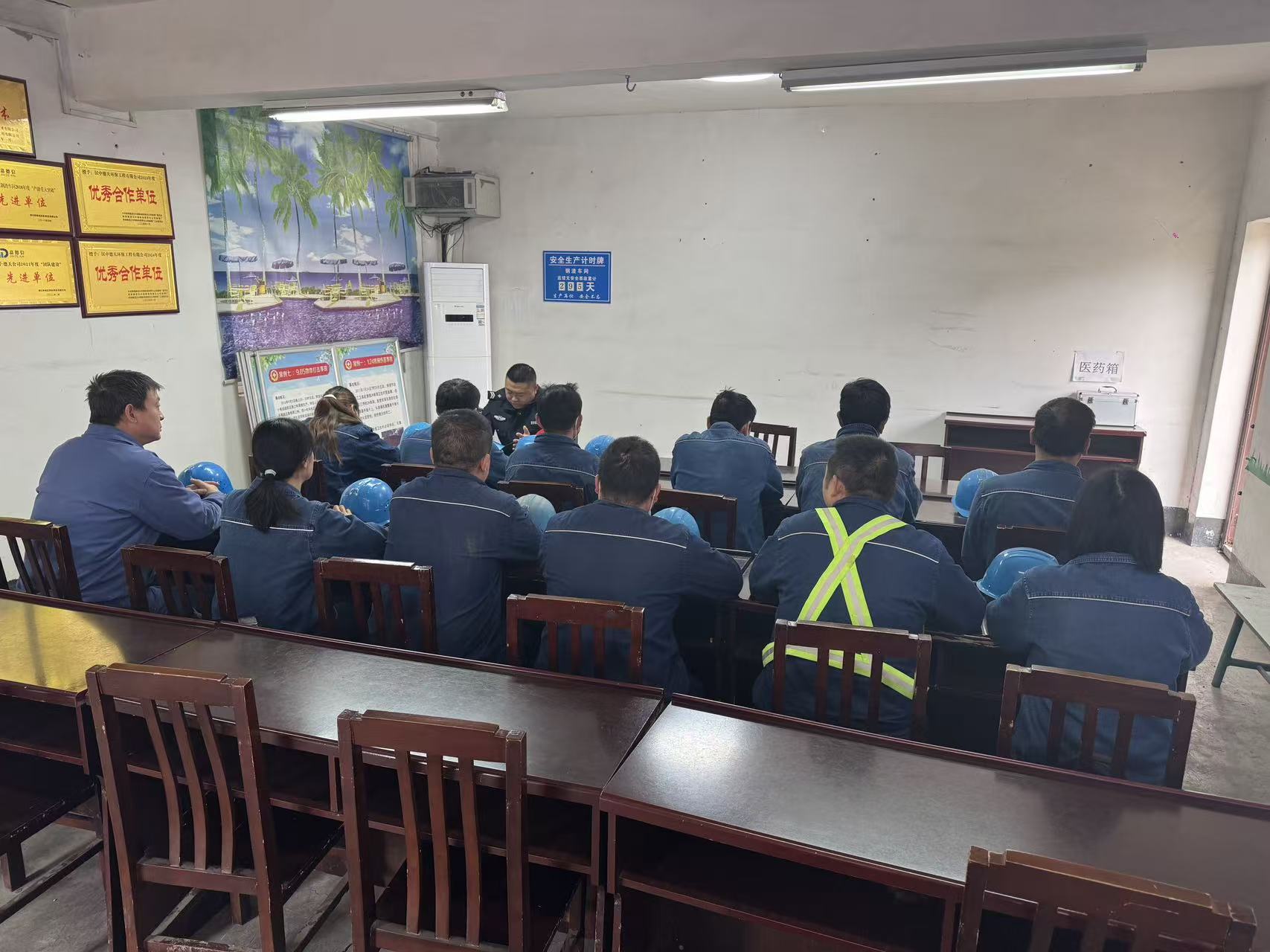 交通“零”陋习   平安“钢”相随  汉钢公司交通安全宣传月全面发力