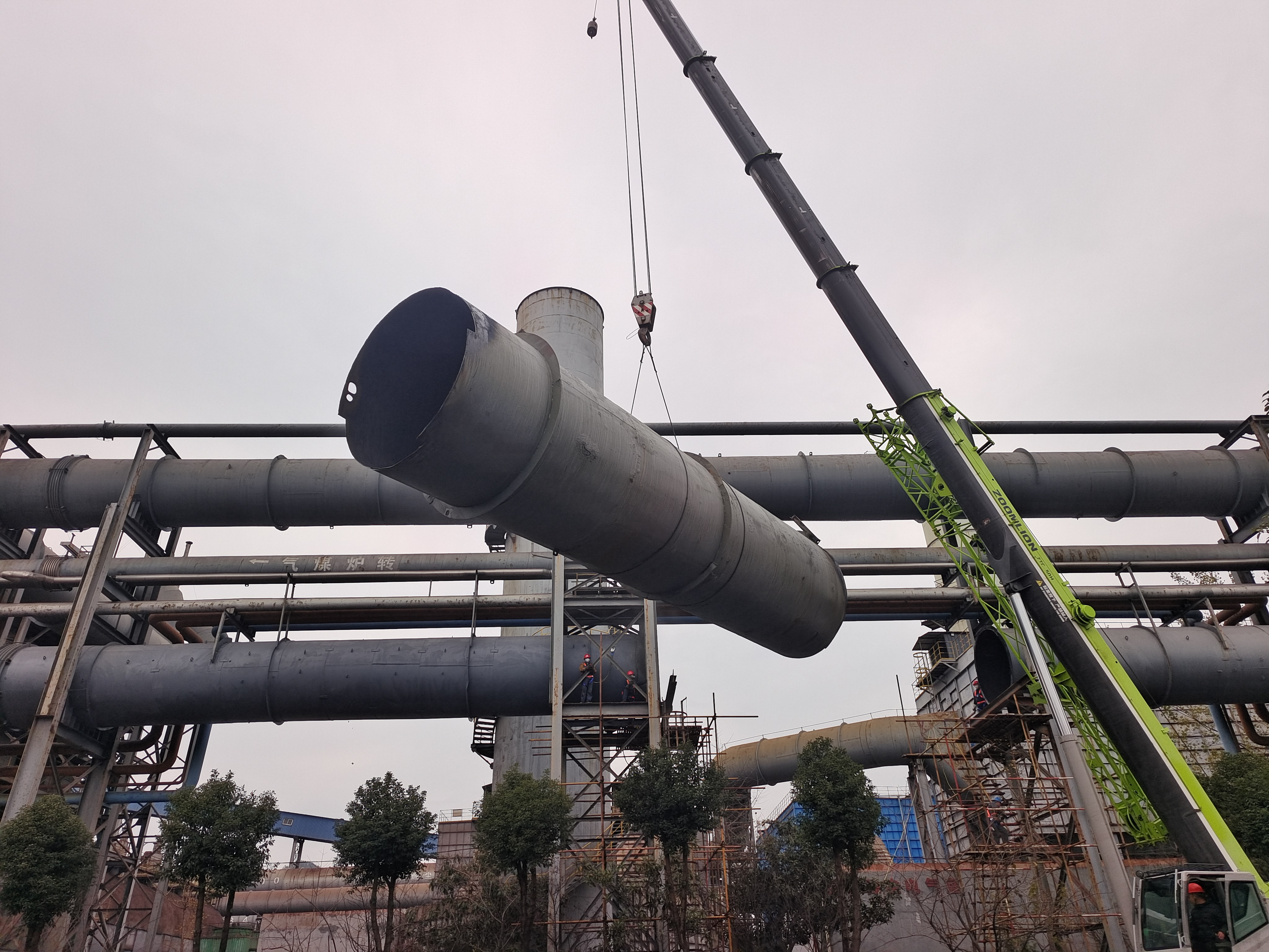 钢铁动脉上的坚守与温情