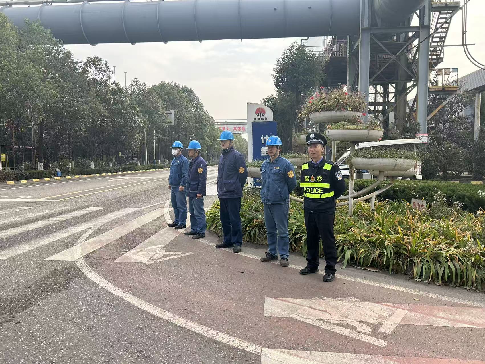 以青春力量护佑出行安全——汉钢公司开展厂区交通安全专项整治行动