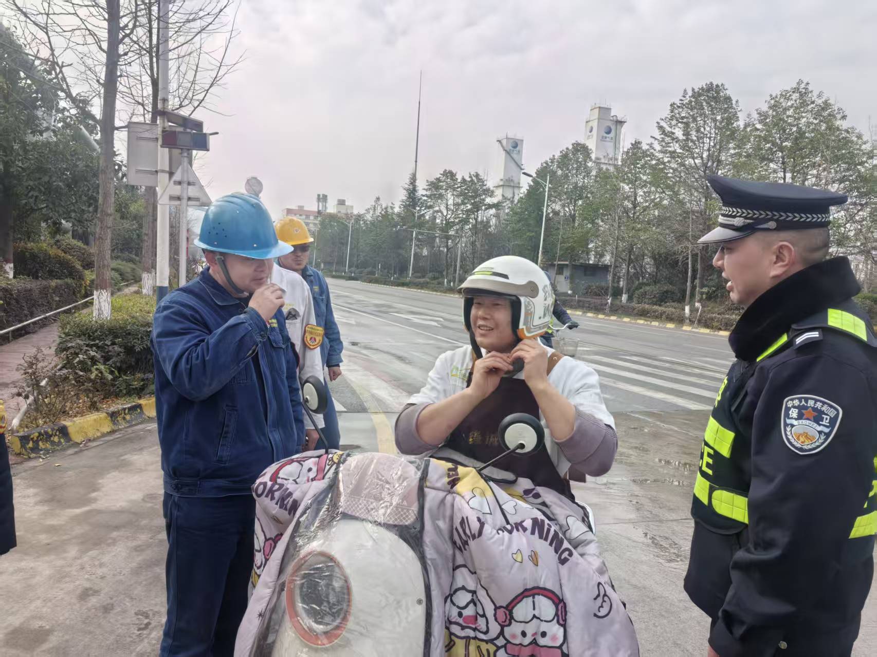 以青春力量护佑出行安全——汉钢公司开展厂区交通安全专项整治行动