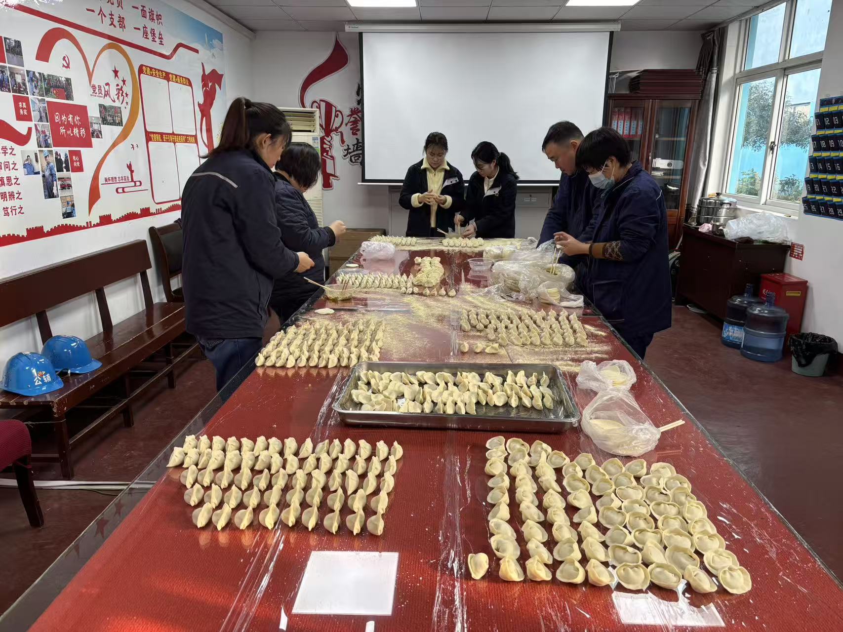 冬至饺飘香 情暖职工心