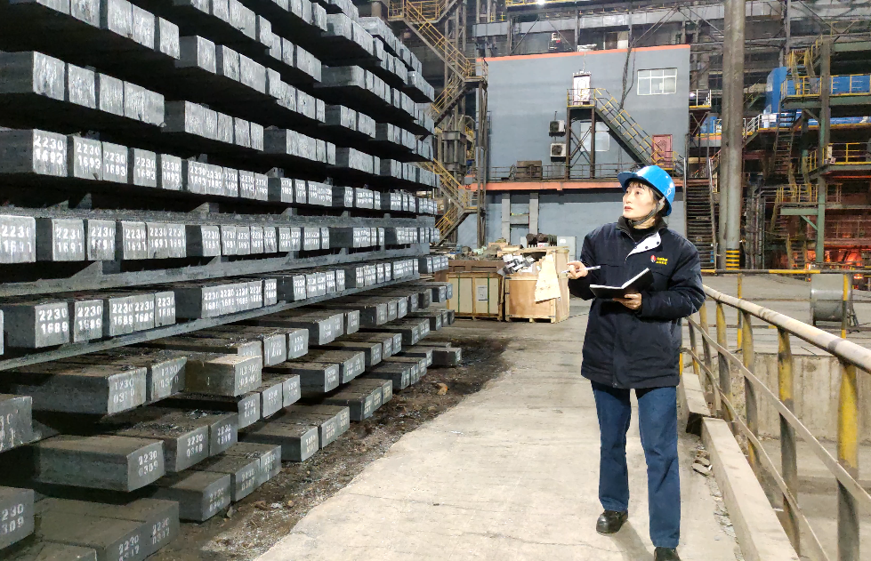 十里钢城的最美“钢花”