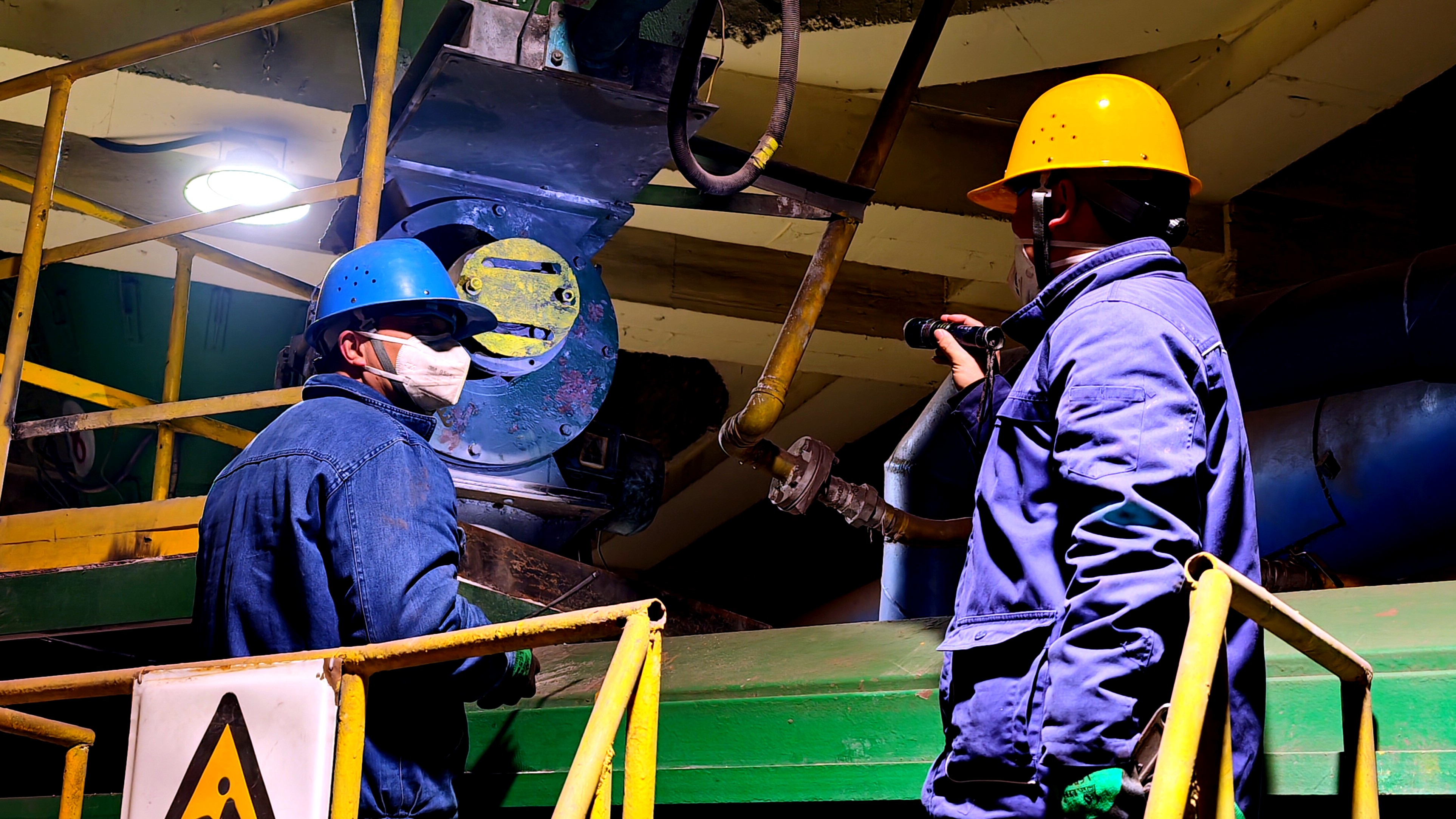 钢城守卫者：用责任点亮新年第一炉“火红”