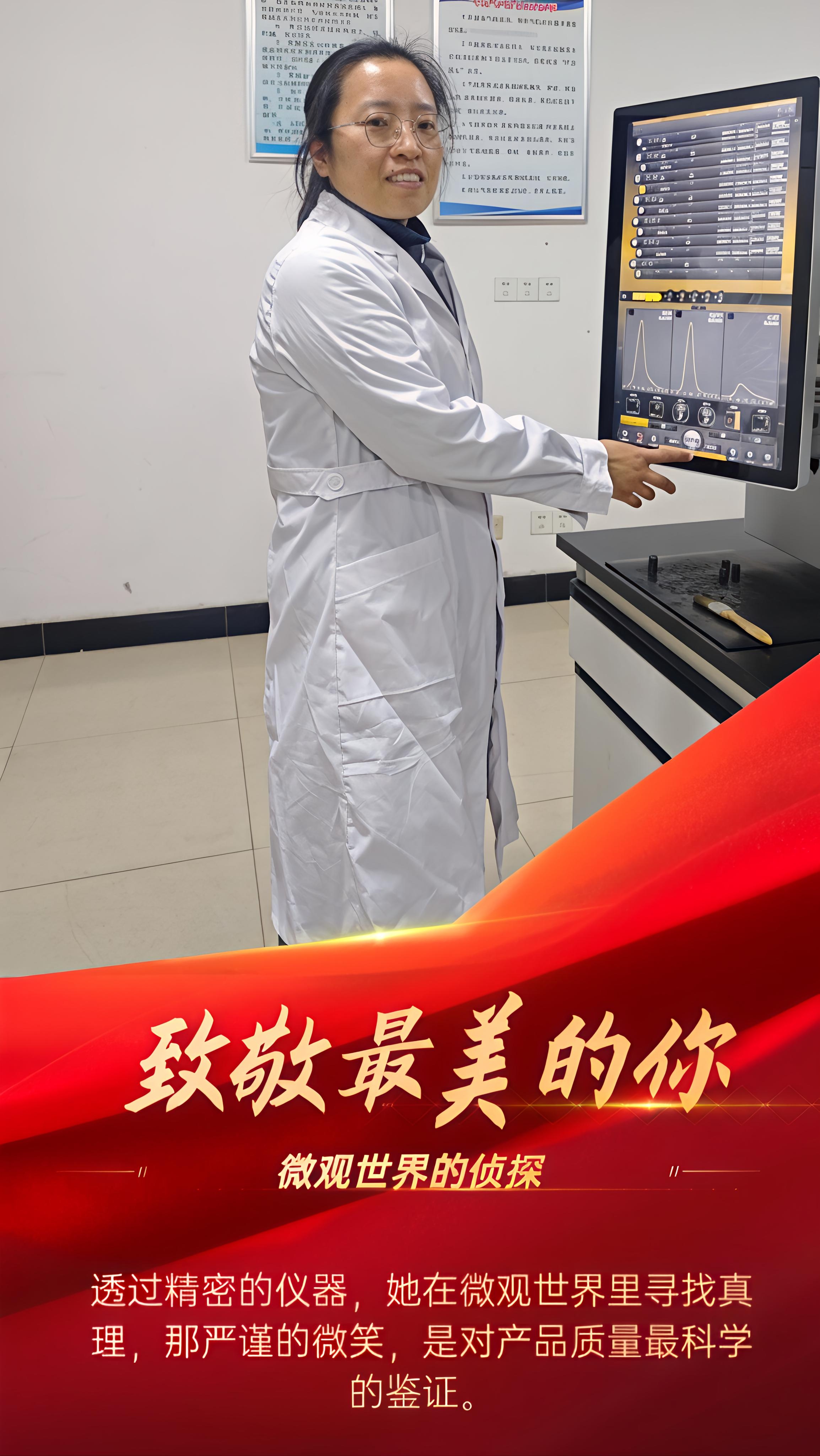 这一抹笑，比钢花更灿烂