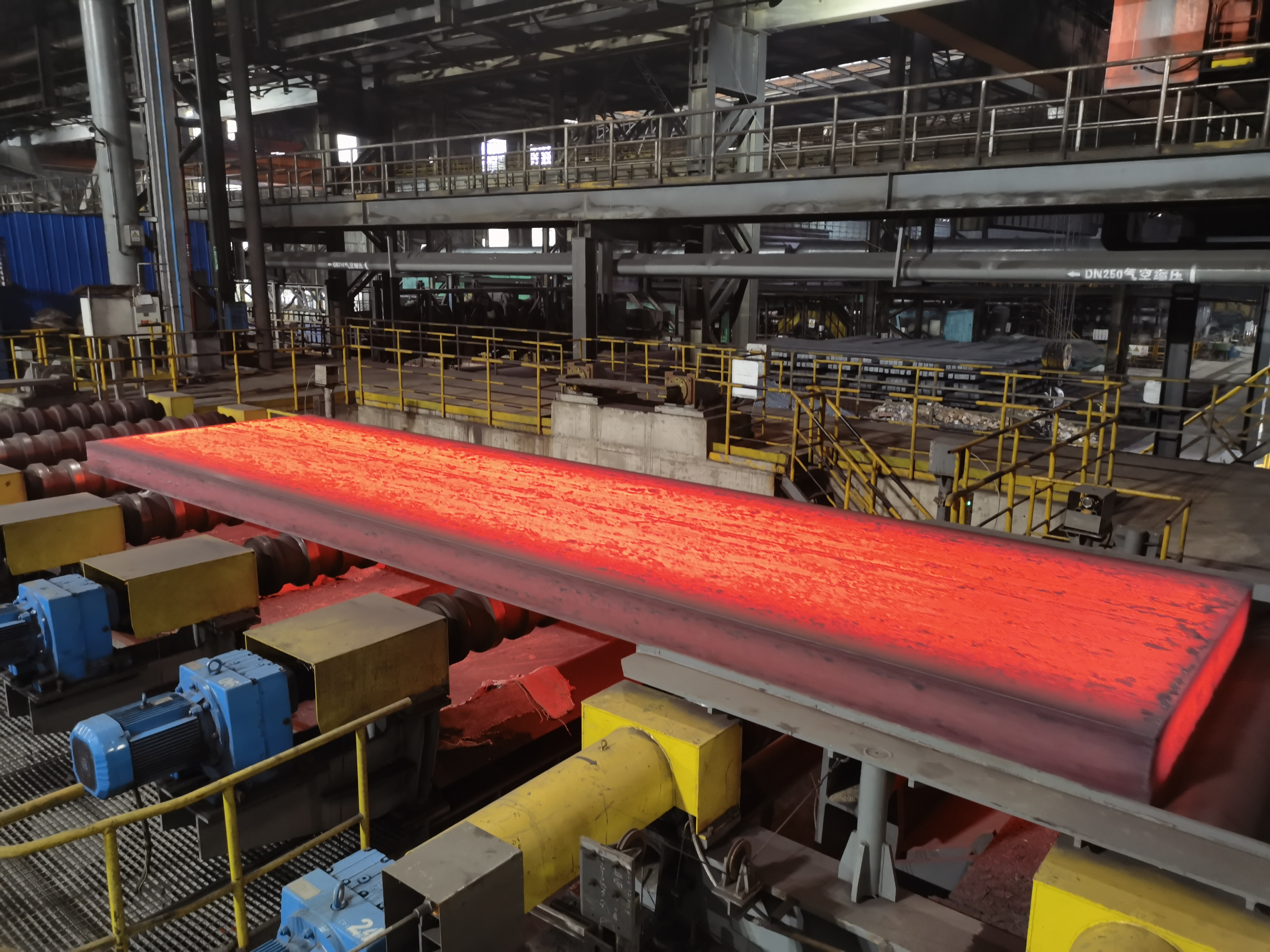 聚力攻坚收硕果 蓄势赋能启新篇 ——炼钢厂2025年年终综述