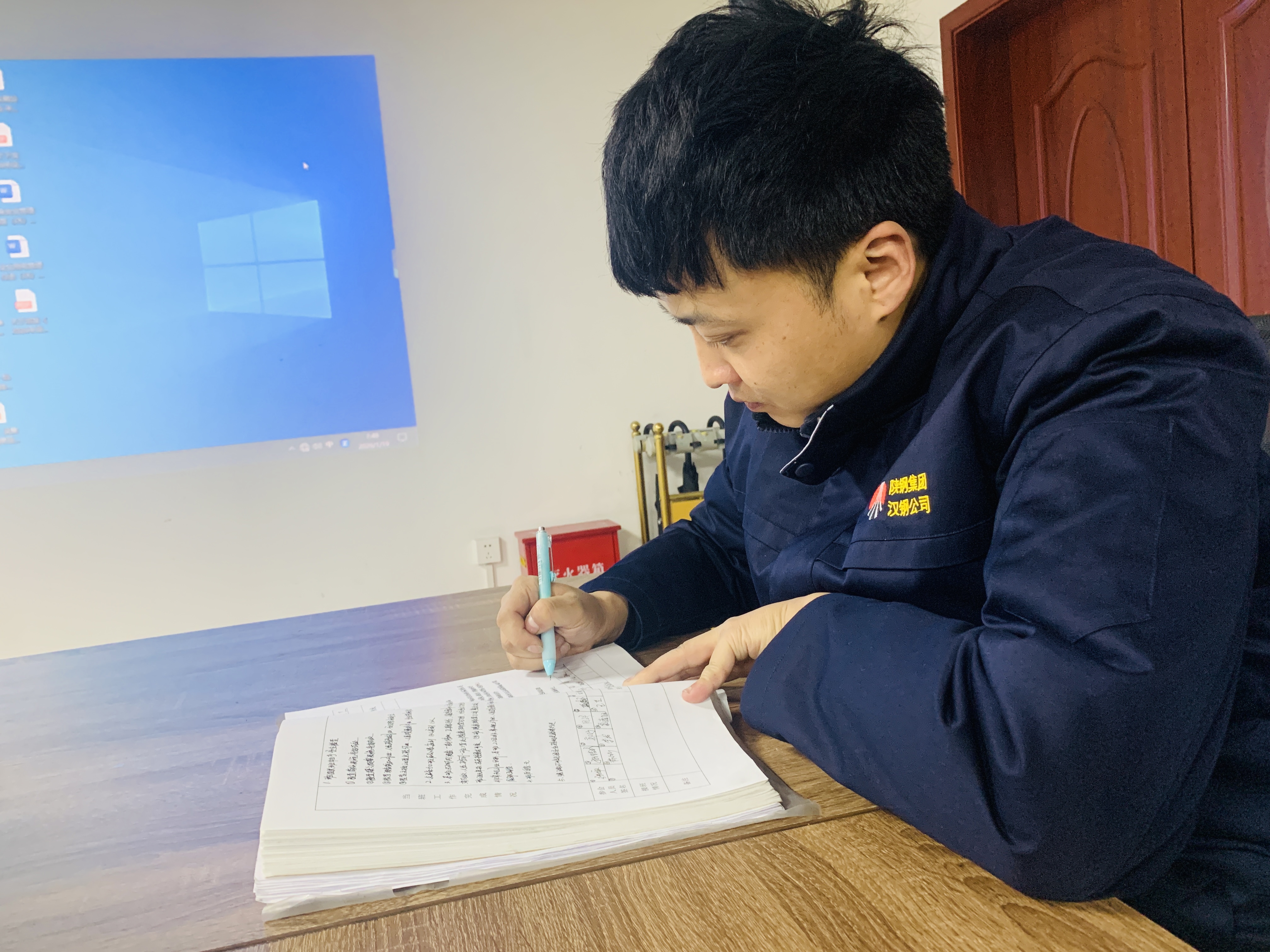 扎根一线的青春“铁钉”