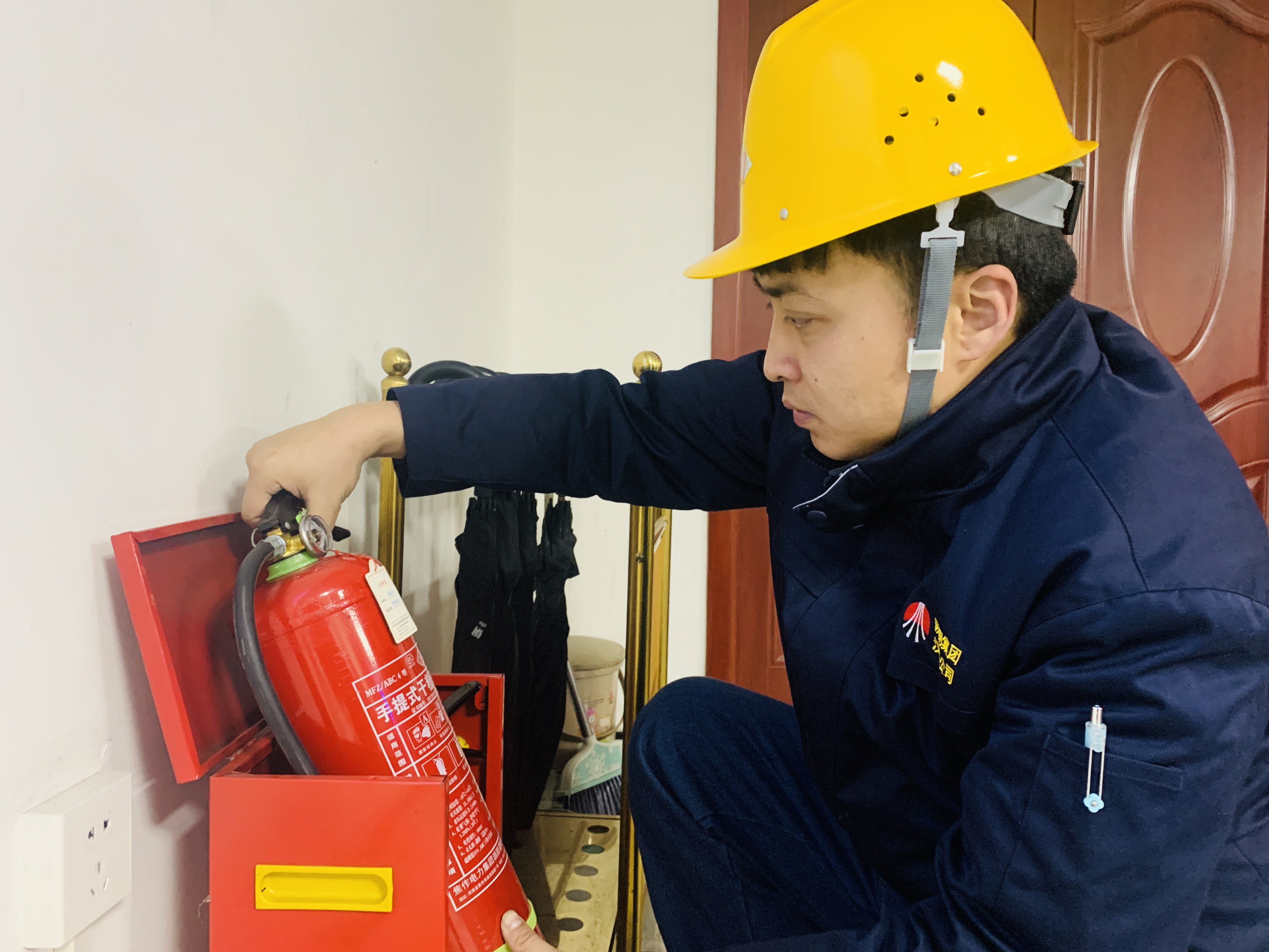 扎根一线的青春“铁钉”