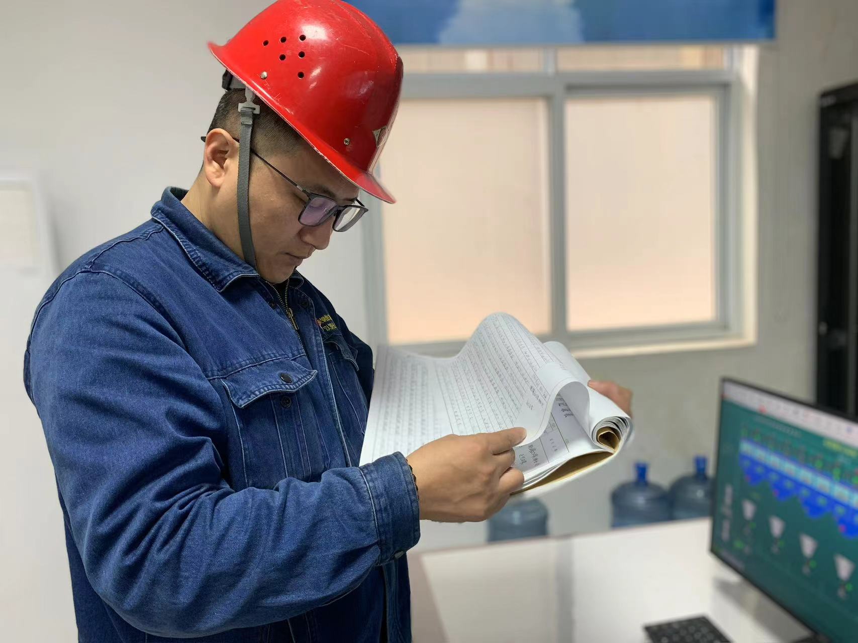 上紧廉洁“紧箍咒” 淬炼作风“硬担当”