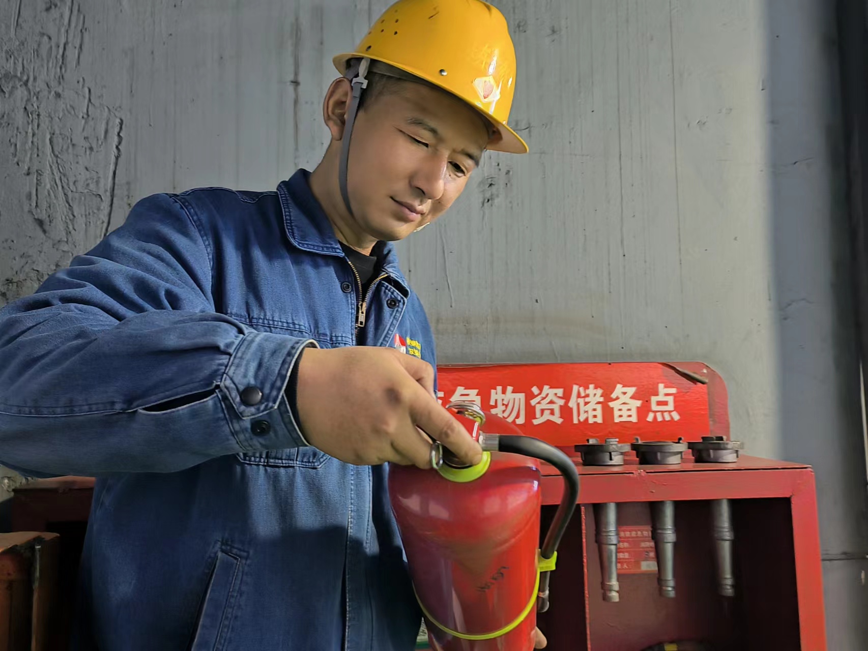 新春“守岗者”，硬核“钢铁人”