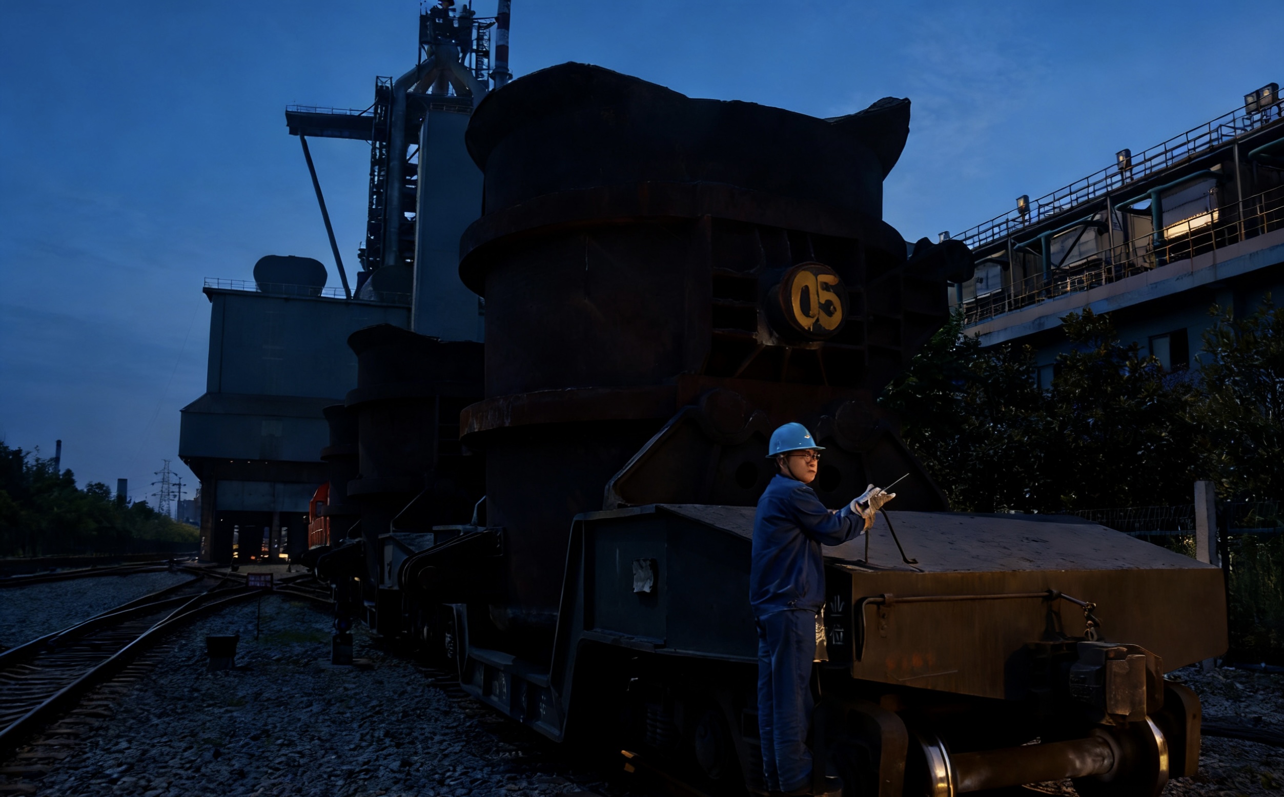 平凡亦有光，这才是春节最燃的 “在岗姿态”