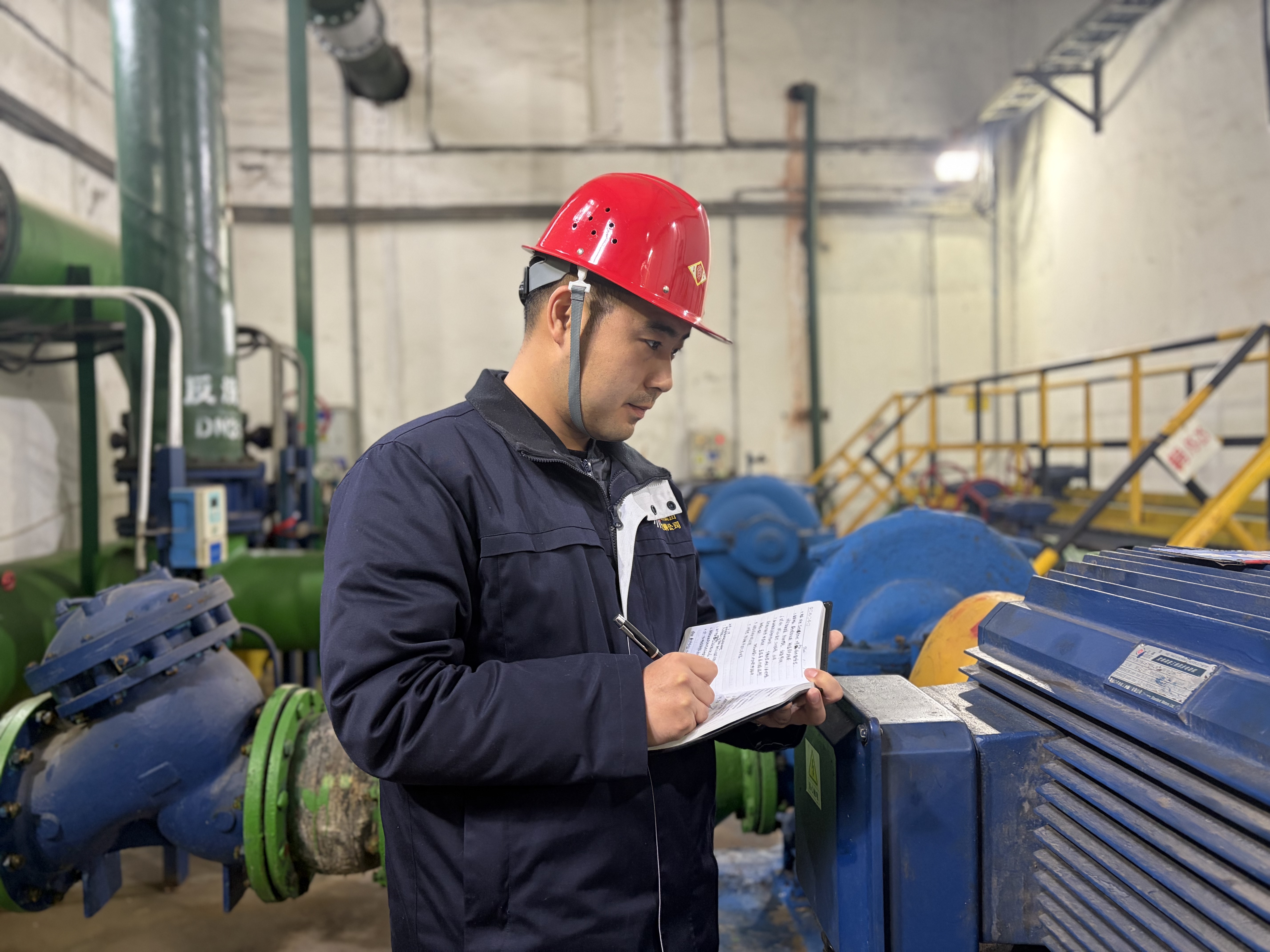 春天里的奋斗者，平凡亦有光