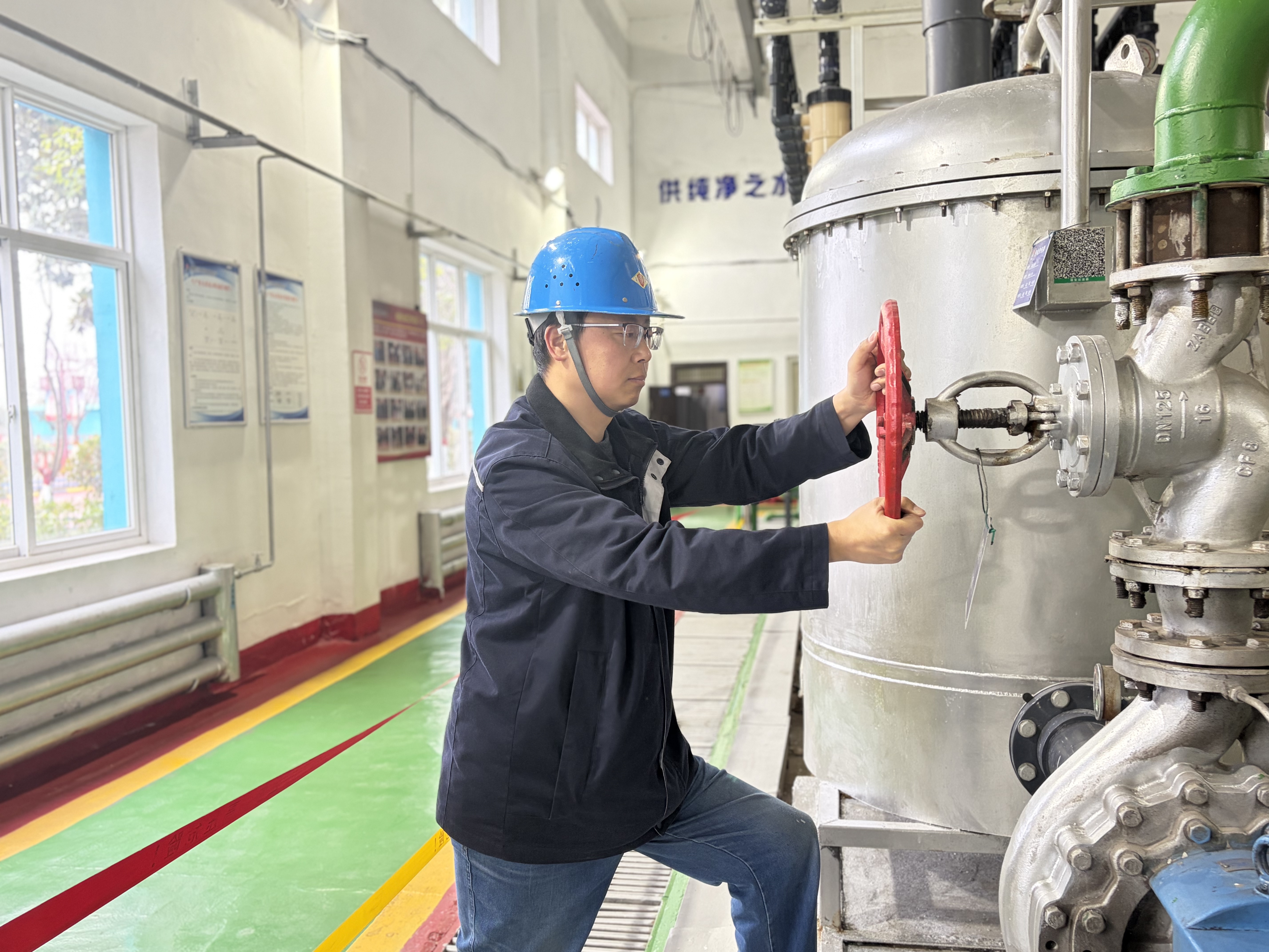 春天里的奋斗者，平凡亦有光