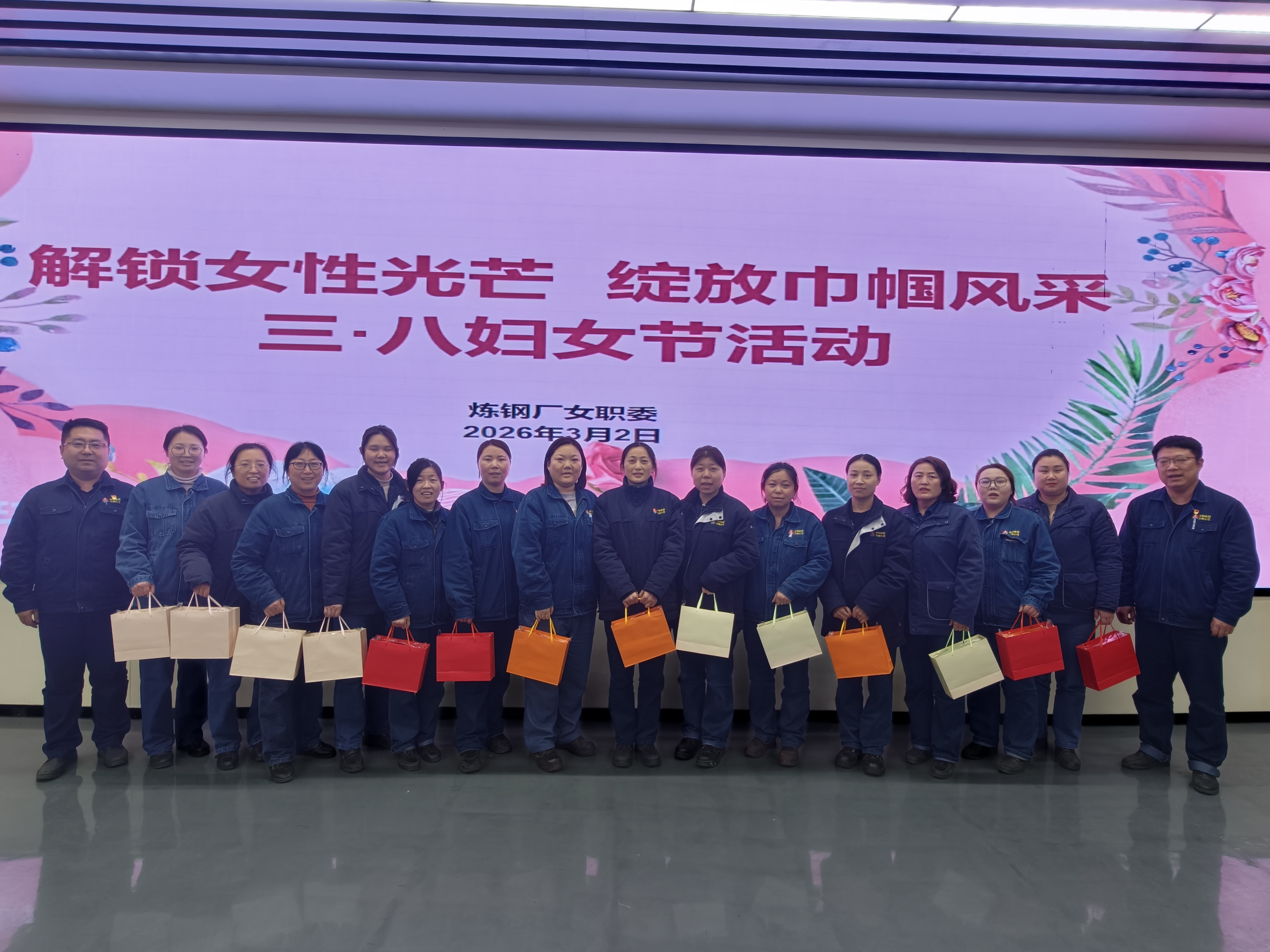 暖抵心坎，笑容“绘”出幸福画卷