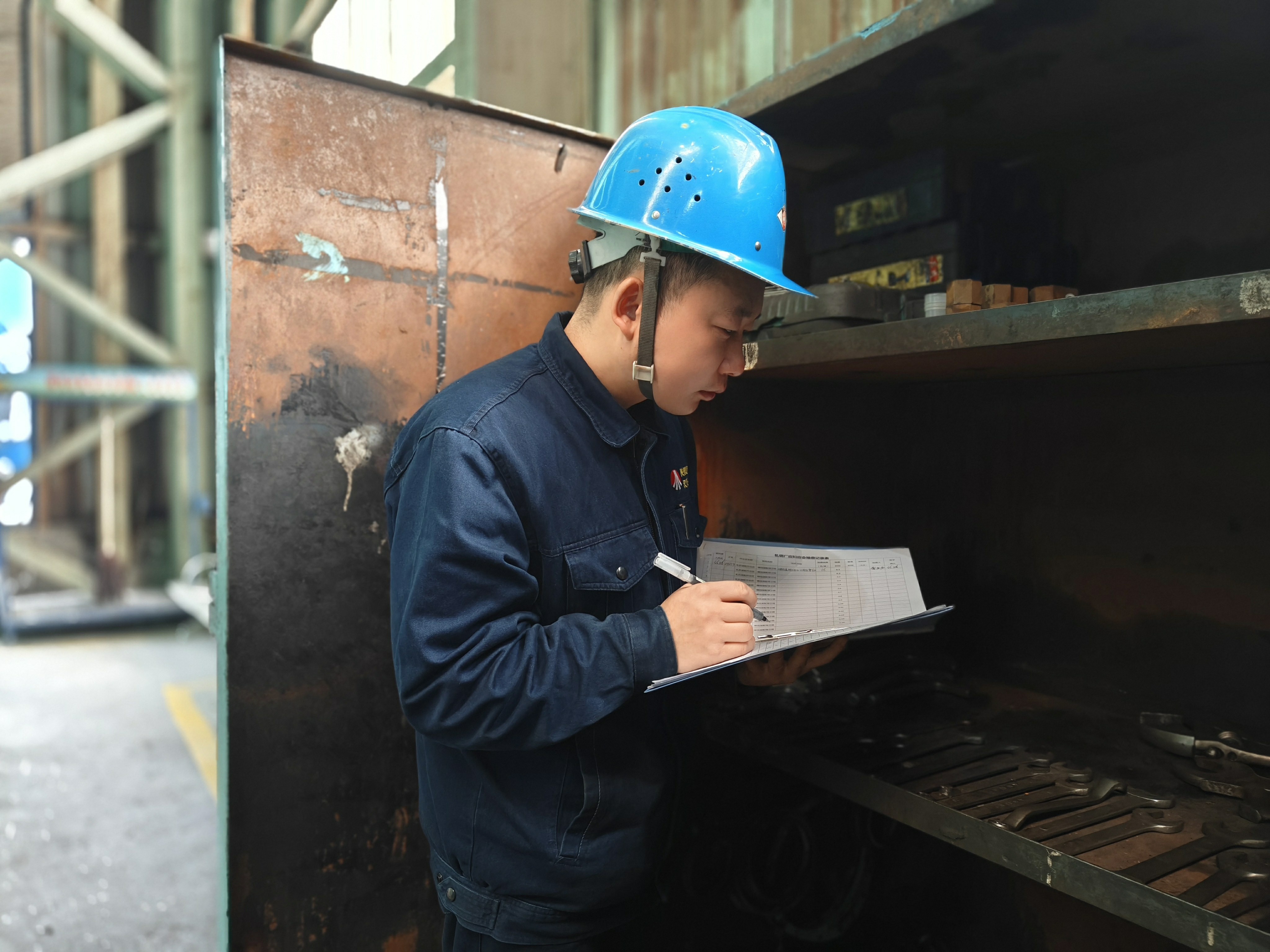 他平凡的一天  晨暮皆有责任和担当