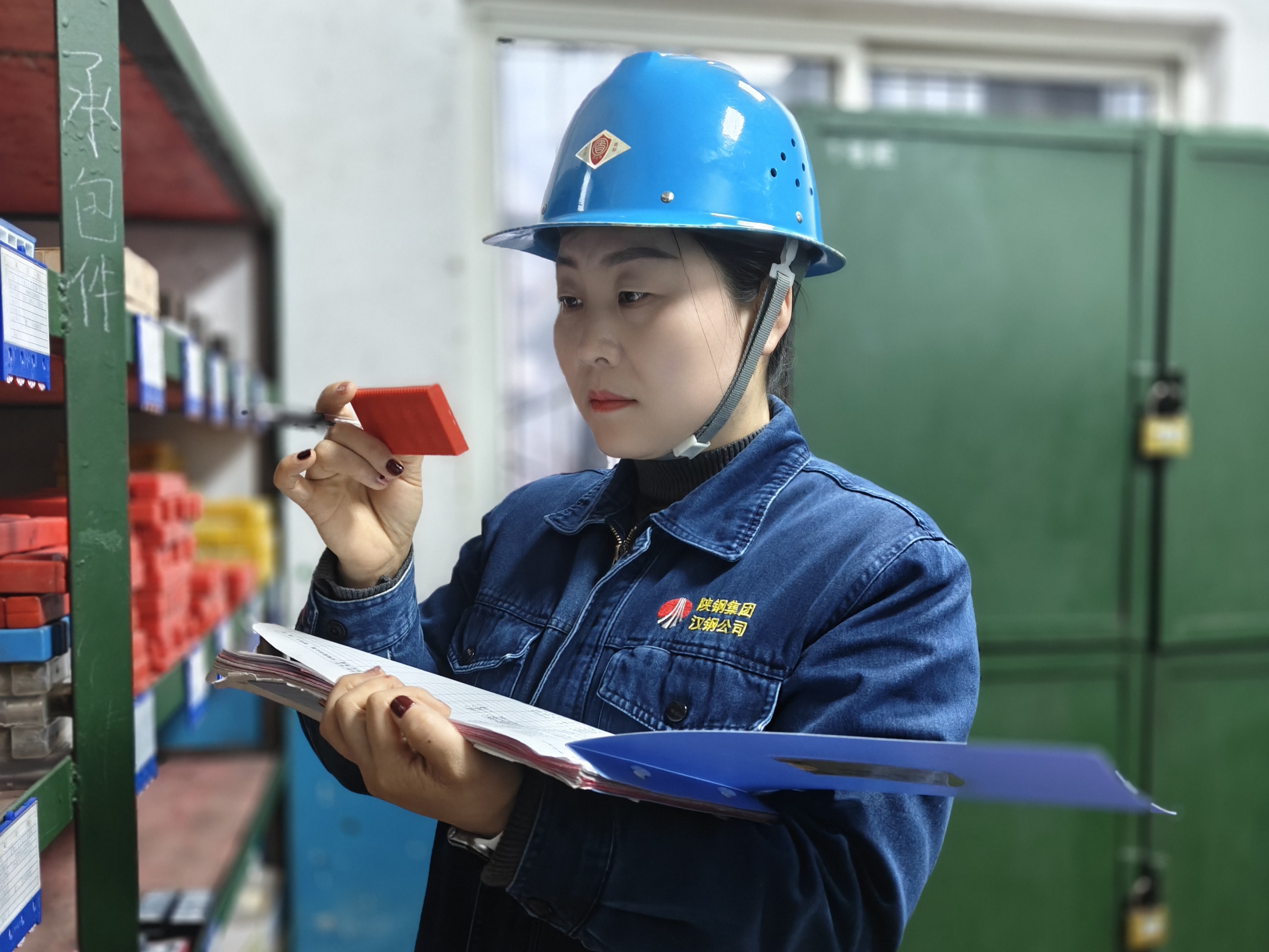 看！这里的“钢城玫瑰”  有温柔的光芒