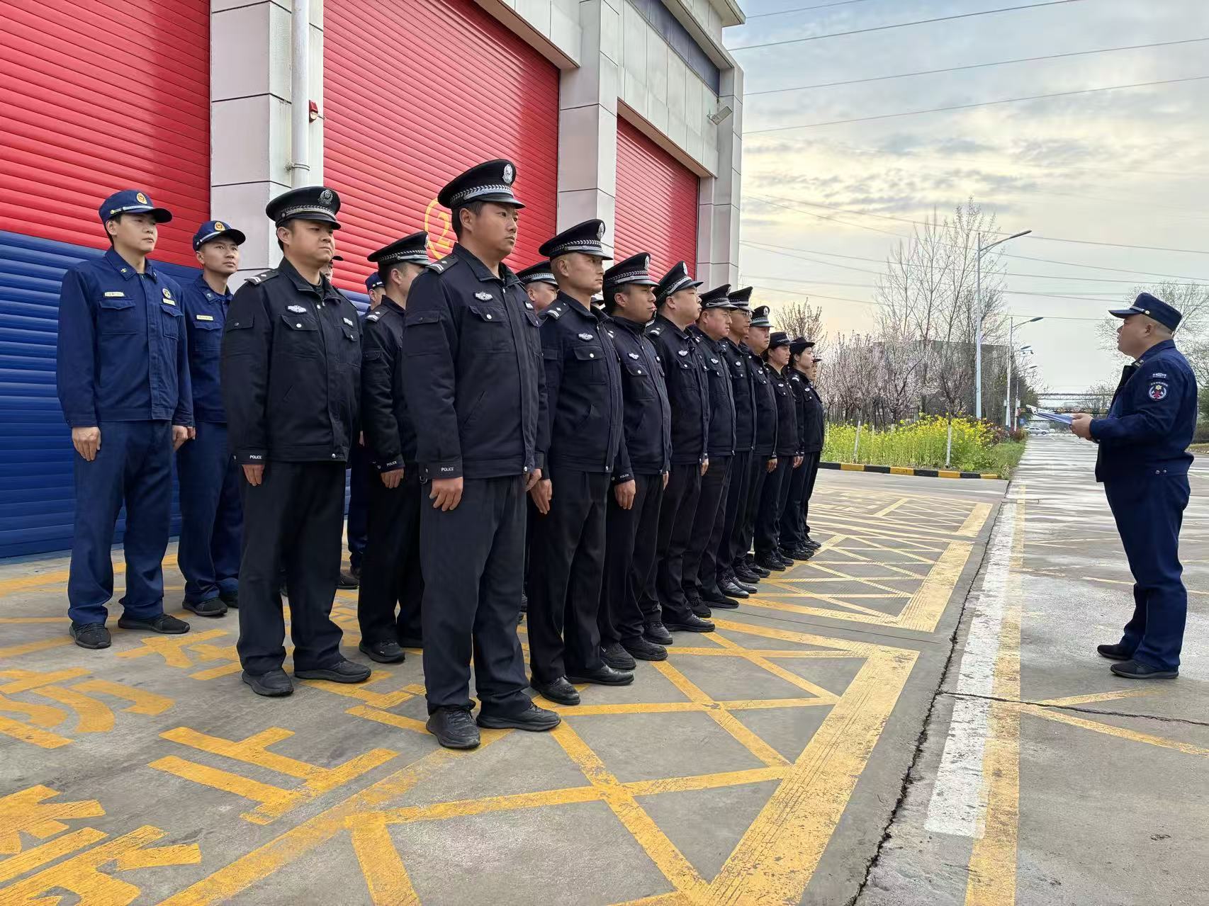 晨光砺兵  严训强能——汉钢公司内保服务中心春季大练兵全面启动