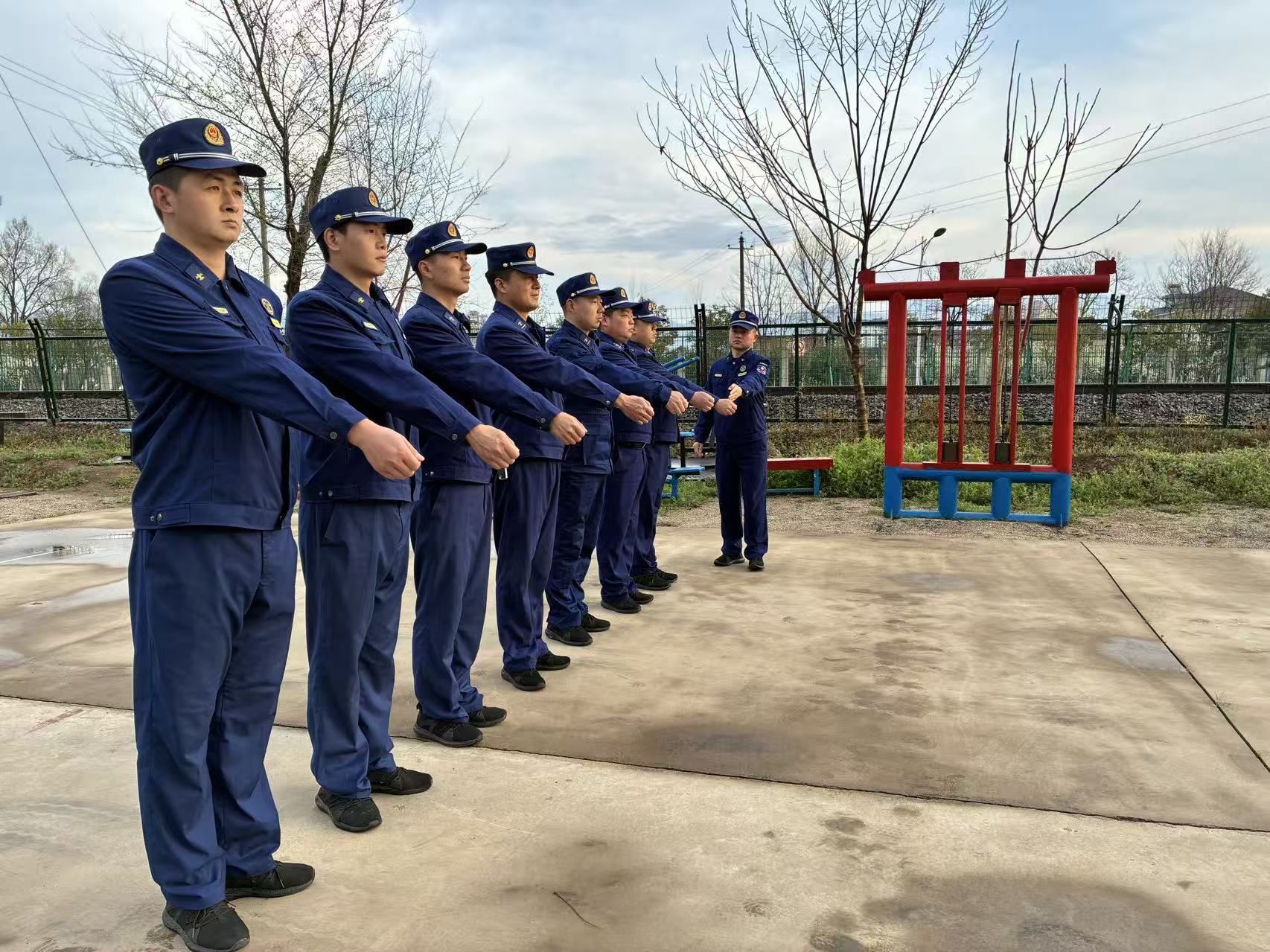 晨光砺兵  严训强能——汉钢公司内保服务中心春季大练兵全面启动