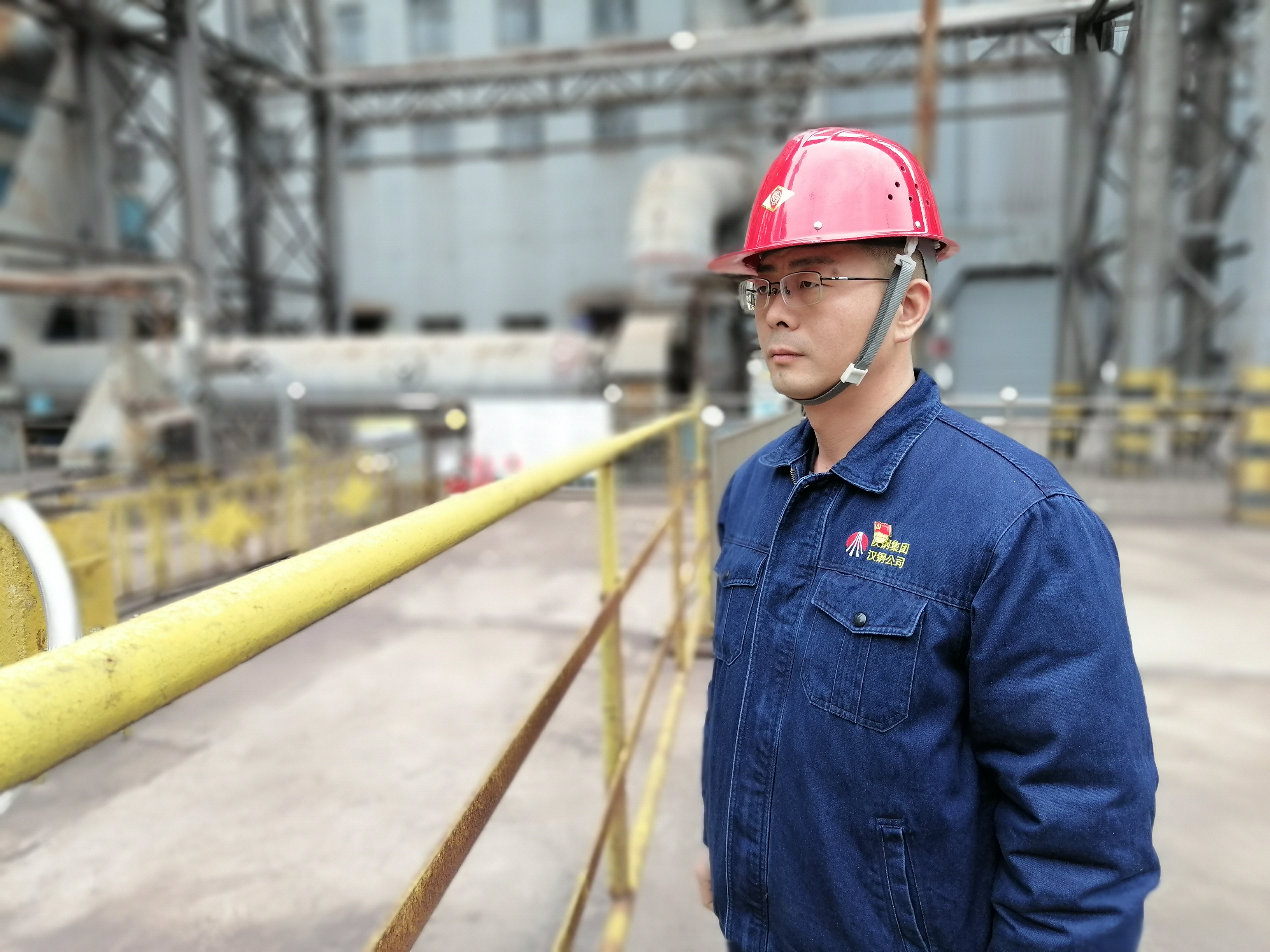 烧结线上的“硬核”守护者与“智效”创变人 ——记陕煤集团2025年度“安全生产先进工作者”成继勋 烧结线上的“硬核”守护者与“智效”创变人 ——记陕煤集团2025年度“安全生产先进工作者”成继勋