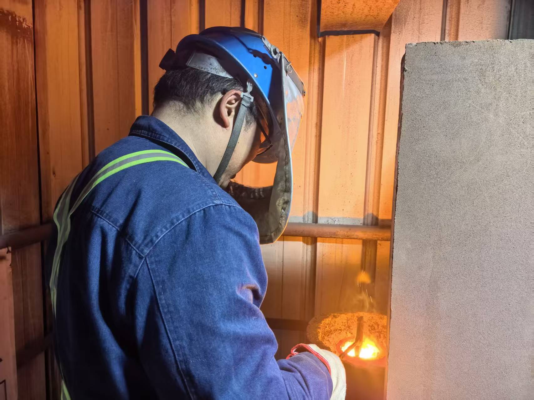 扎根炉台写春秋 他当仁不让