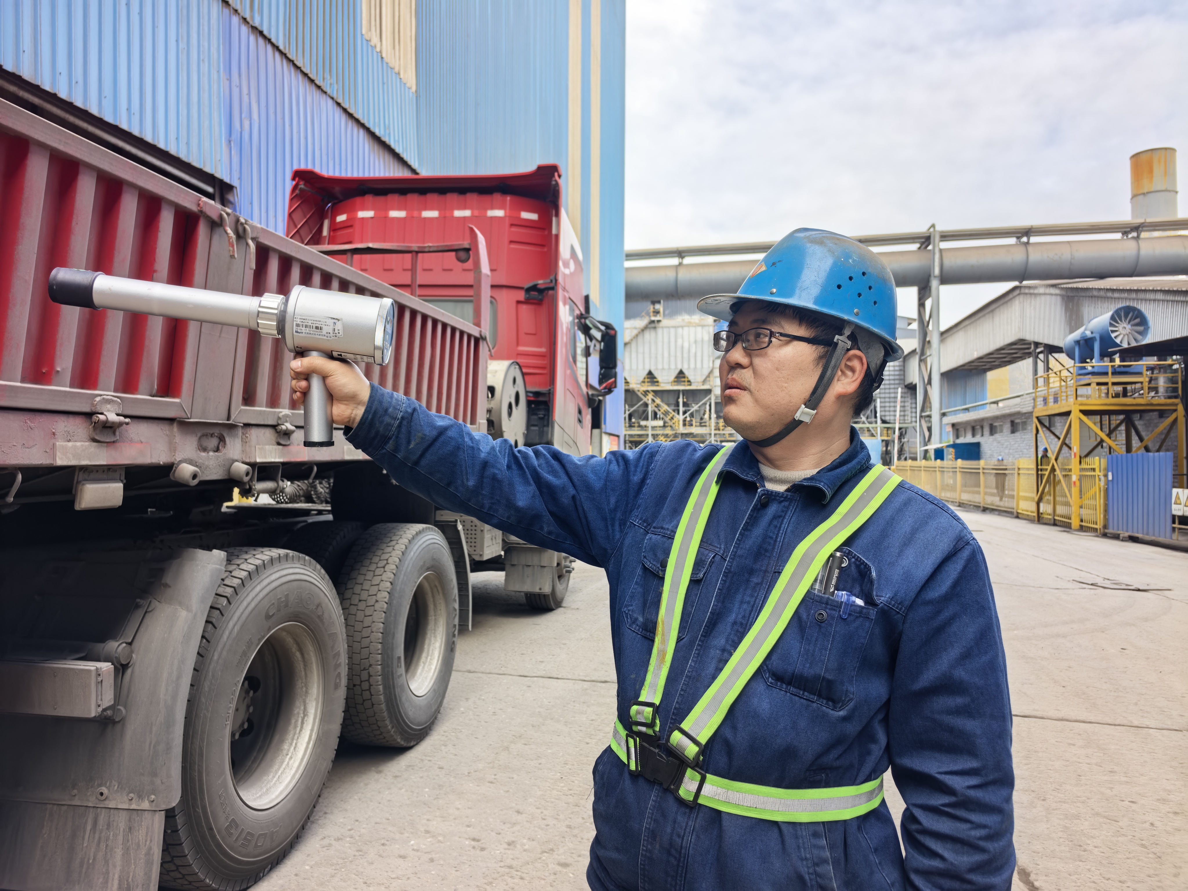 扎根炉台写春秋 他当仁不让