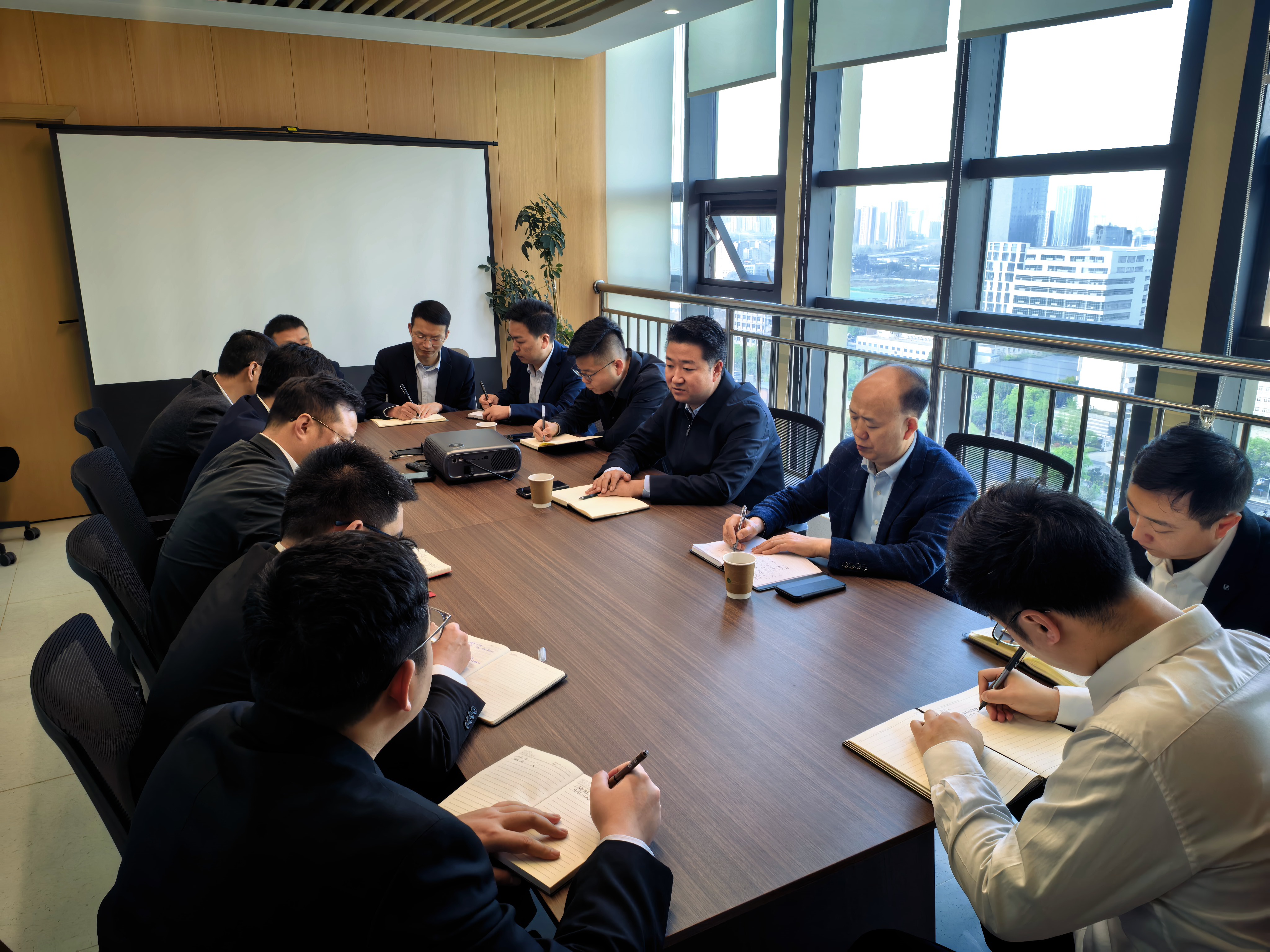 赵刚赴成都销售片区召开销售工作专题会