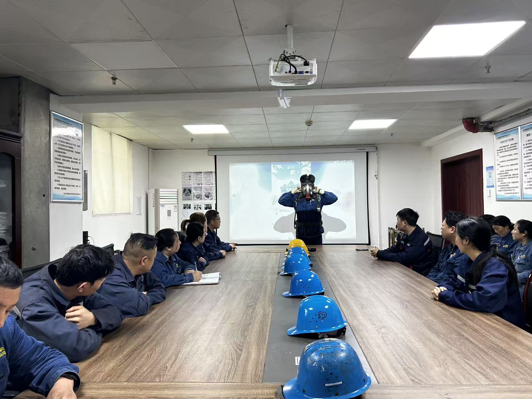 生产一线奏响春日“奋进曲” 生产一线奏响春日“奋进曲”