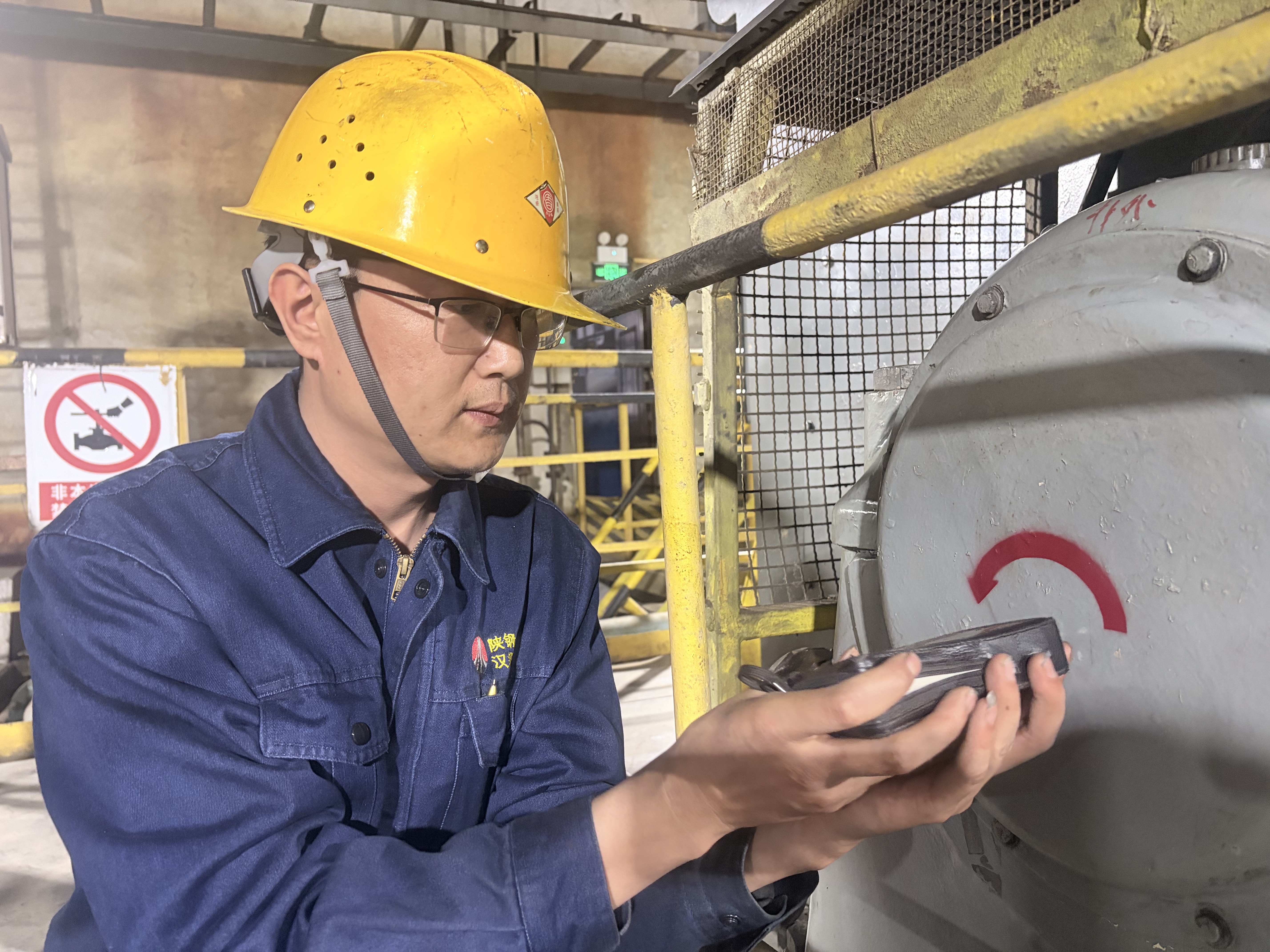 当“五一”遇见坚守:他们以奋斗之名书写劳动光荣 当“五一”遇见坚守:他们以奋斗之名书写劳动光荣