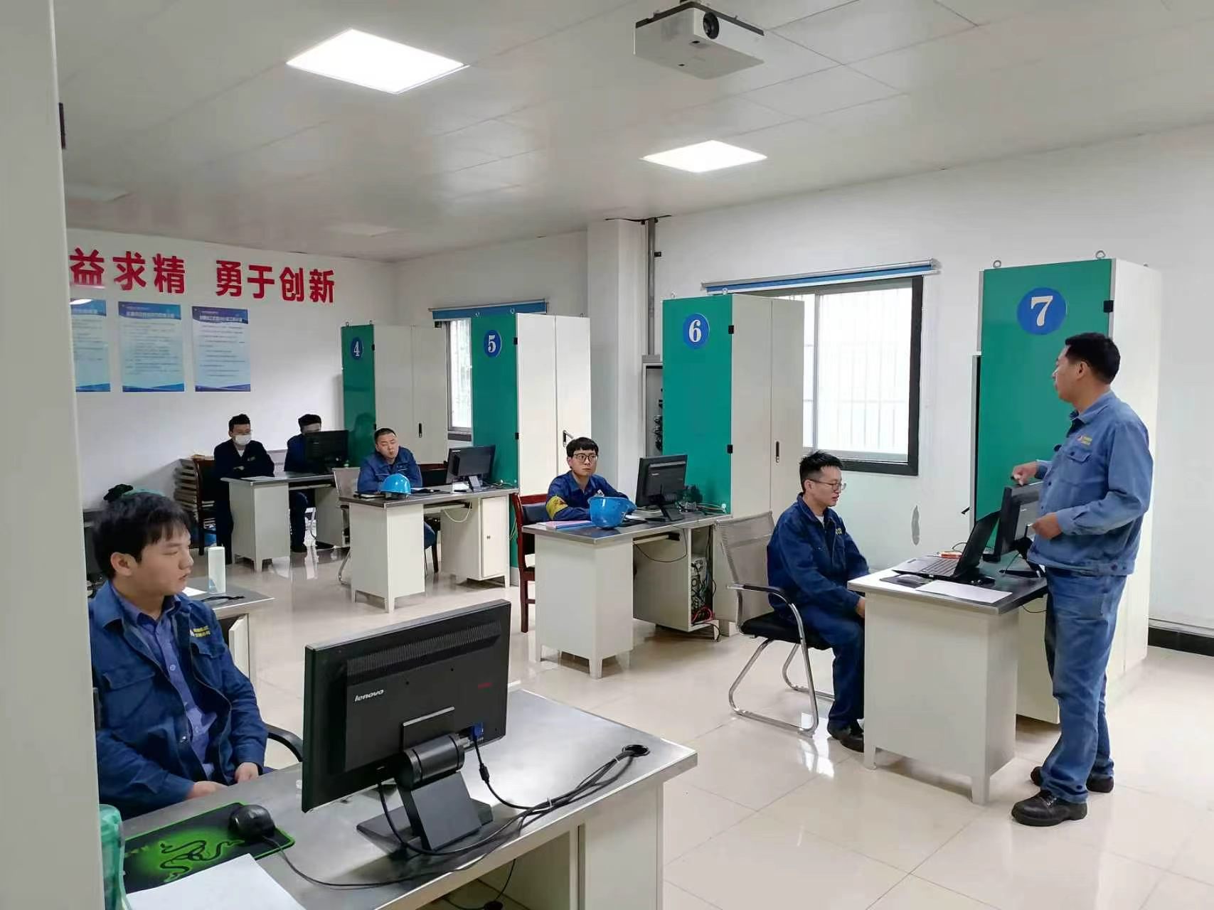 冯明义：匠心筑梦守初心 技行千里显担当