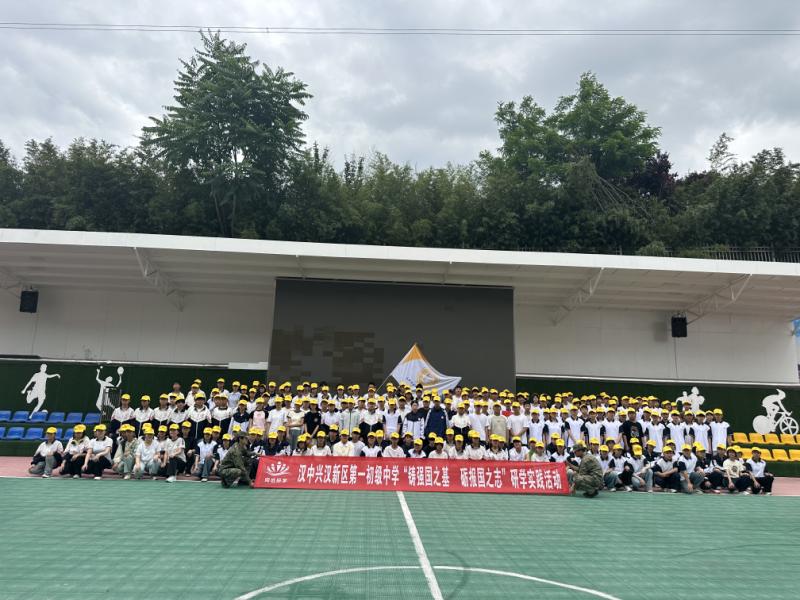 汉中兴汉新区第一初级中学二百余名学生到公司研学 汉中兴汉新区第一初级中学二百余名学生到公司研学