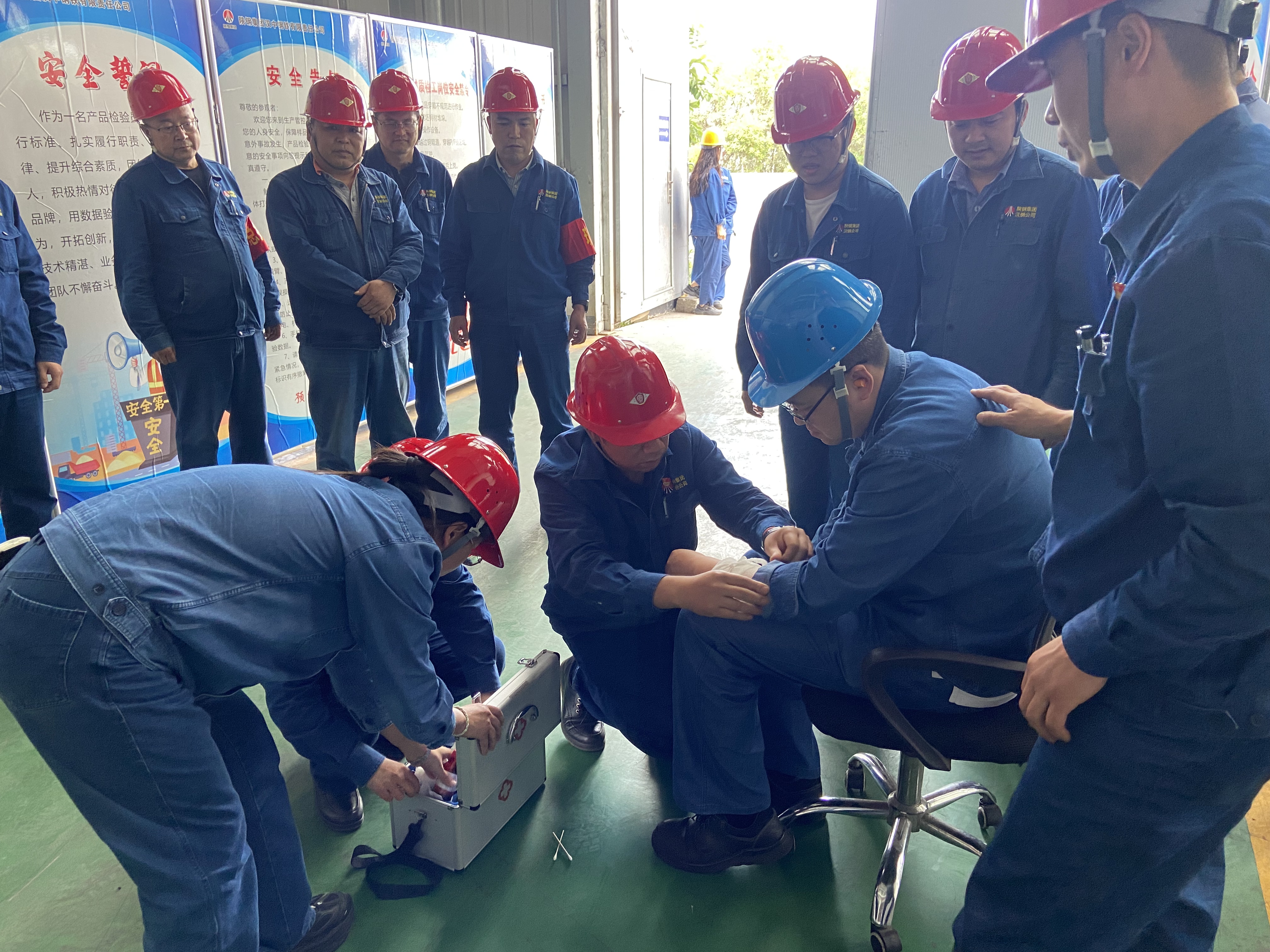 守好“责任田” 筑牢“防火墙”—生产管控中心“安全生产月”亮出硬招实招 守好“责任田” 筑牢“防火墙”—生产管控中心“安全生产月”亮出硬招实招