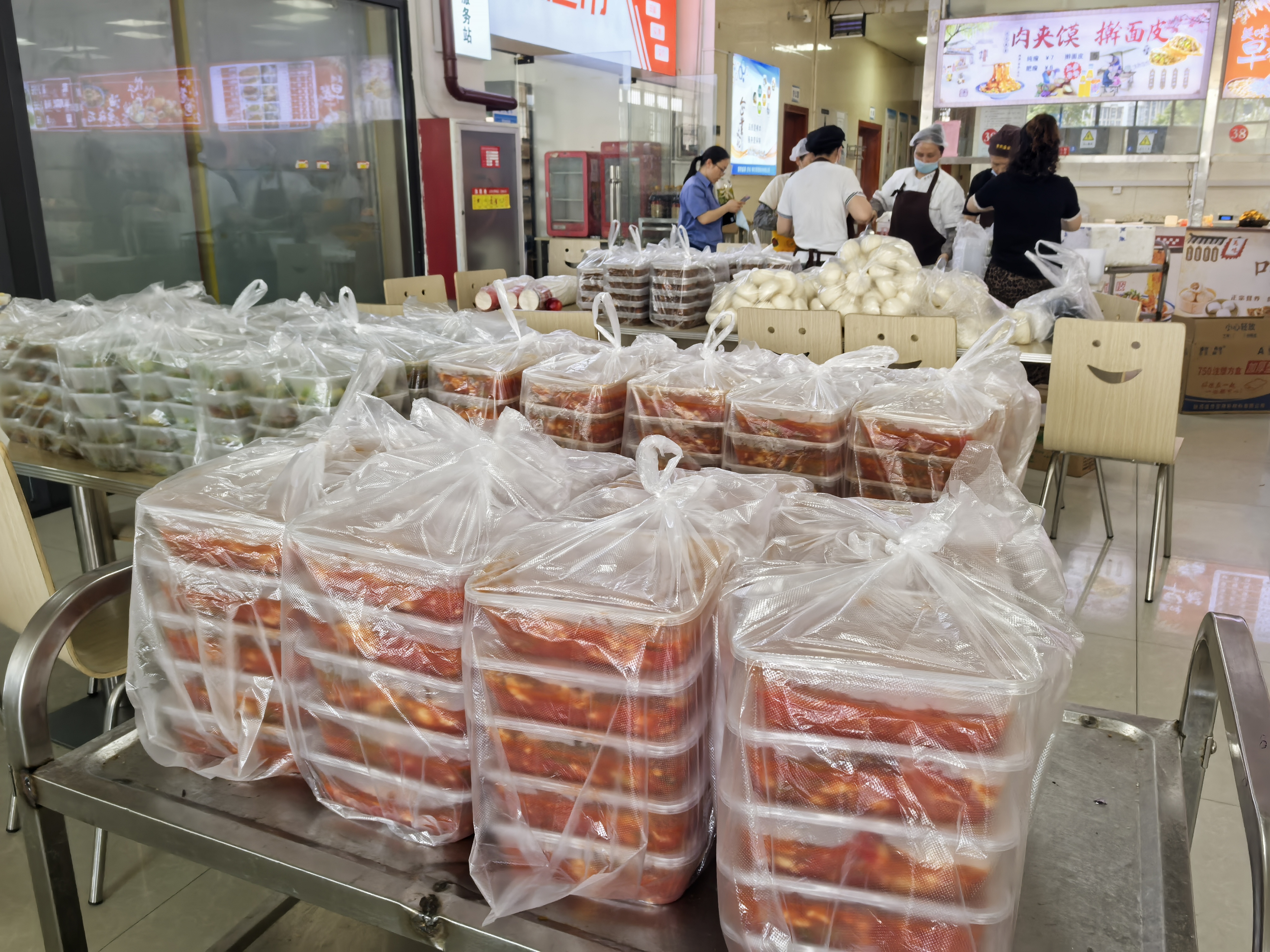 美食添动力 助力大检修——汉钢公司职工餐厅暖心保障检修送餐 美食添动力 助力大检修——汉钢公司职工餐厅暖心保障检修送餐