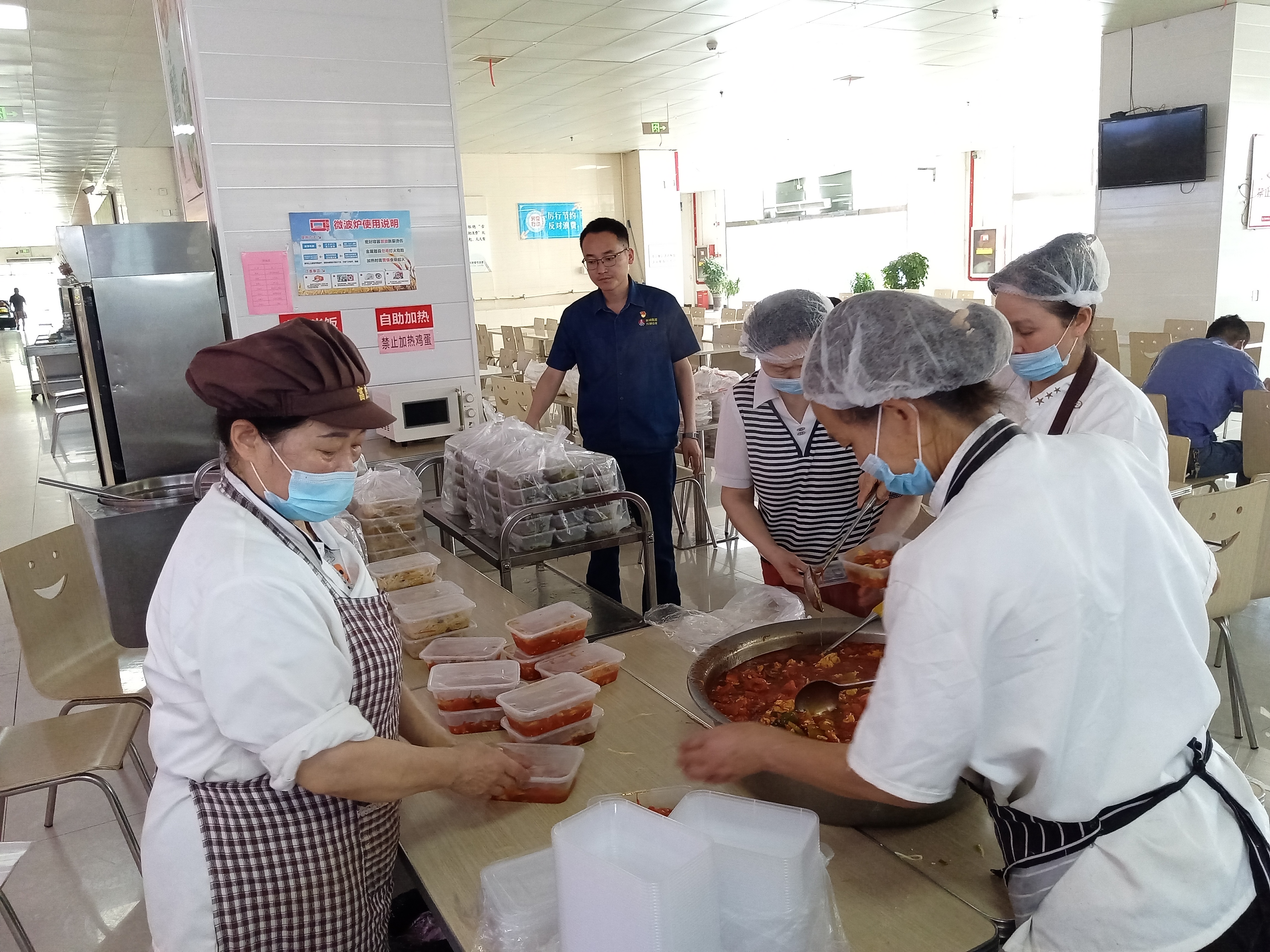 美食添动力 助力大检修——汉钢公司职工餐厅暖心保障检修送餐 美食添动力 助力大检修——汉钢公司职工餐厅暖心保障检修送餐