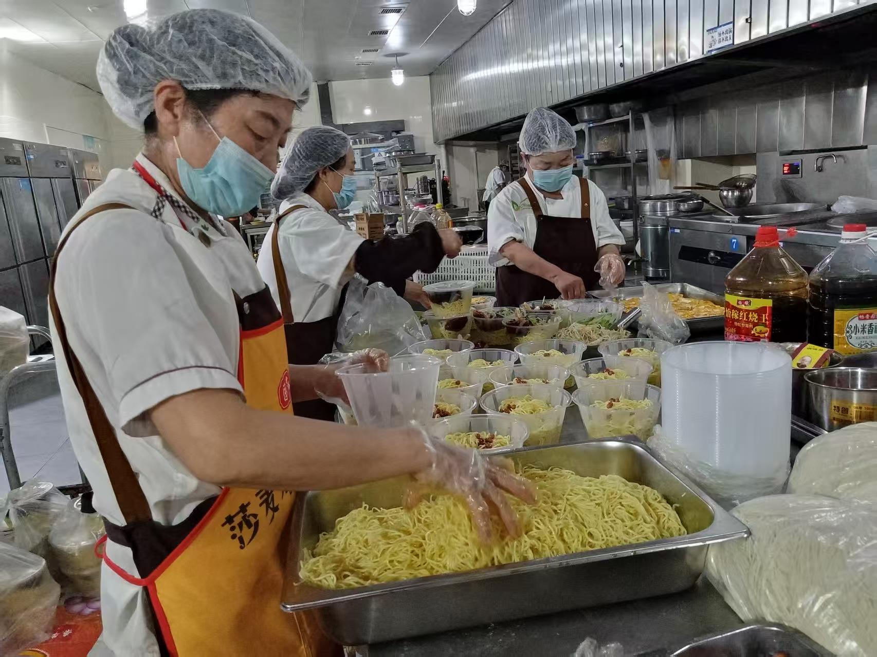 美食添动力 助力大检修——汉钢公司职工餐厅暖心保障检修送餐 美食添动力 助力大检修——汉钢公司职工餐厅暖心保障检修送餐