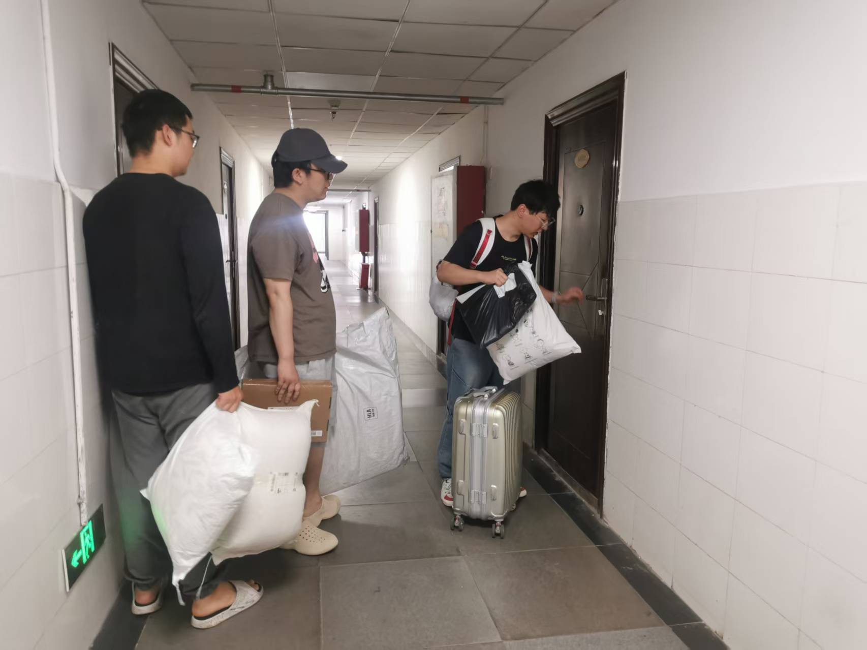 内保服务中心顺利完成新工入住接待工作 内保服务中心顺利完成新工入住接待工作