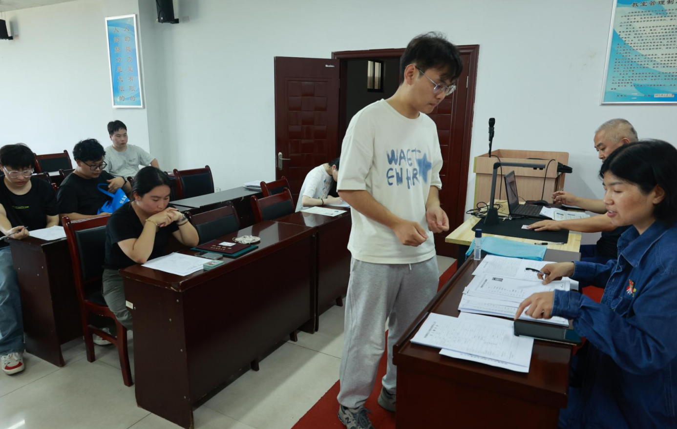 10名优秀大学毕业生入职汉钢公司