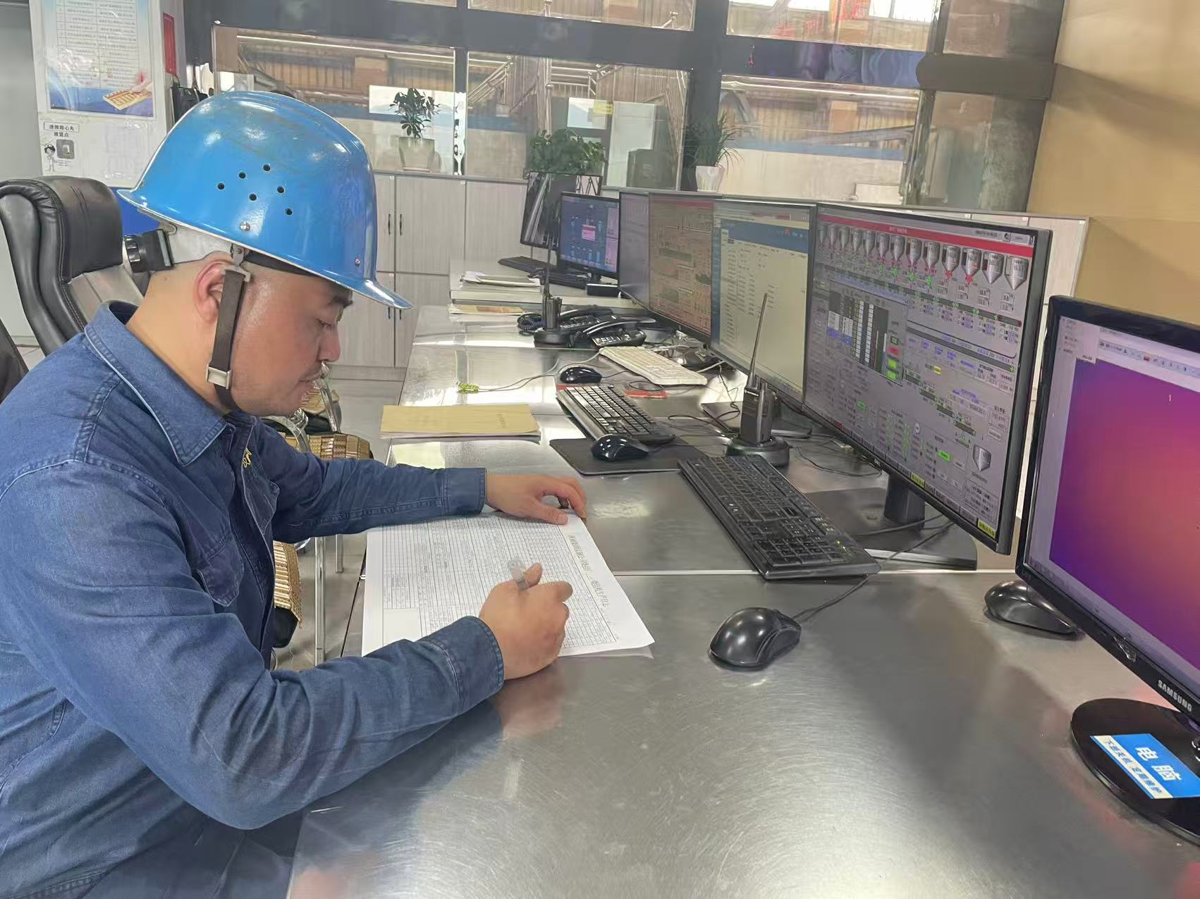 军装变工装 且看他的华丽转身 军装变工装 且看他的华丽转身