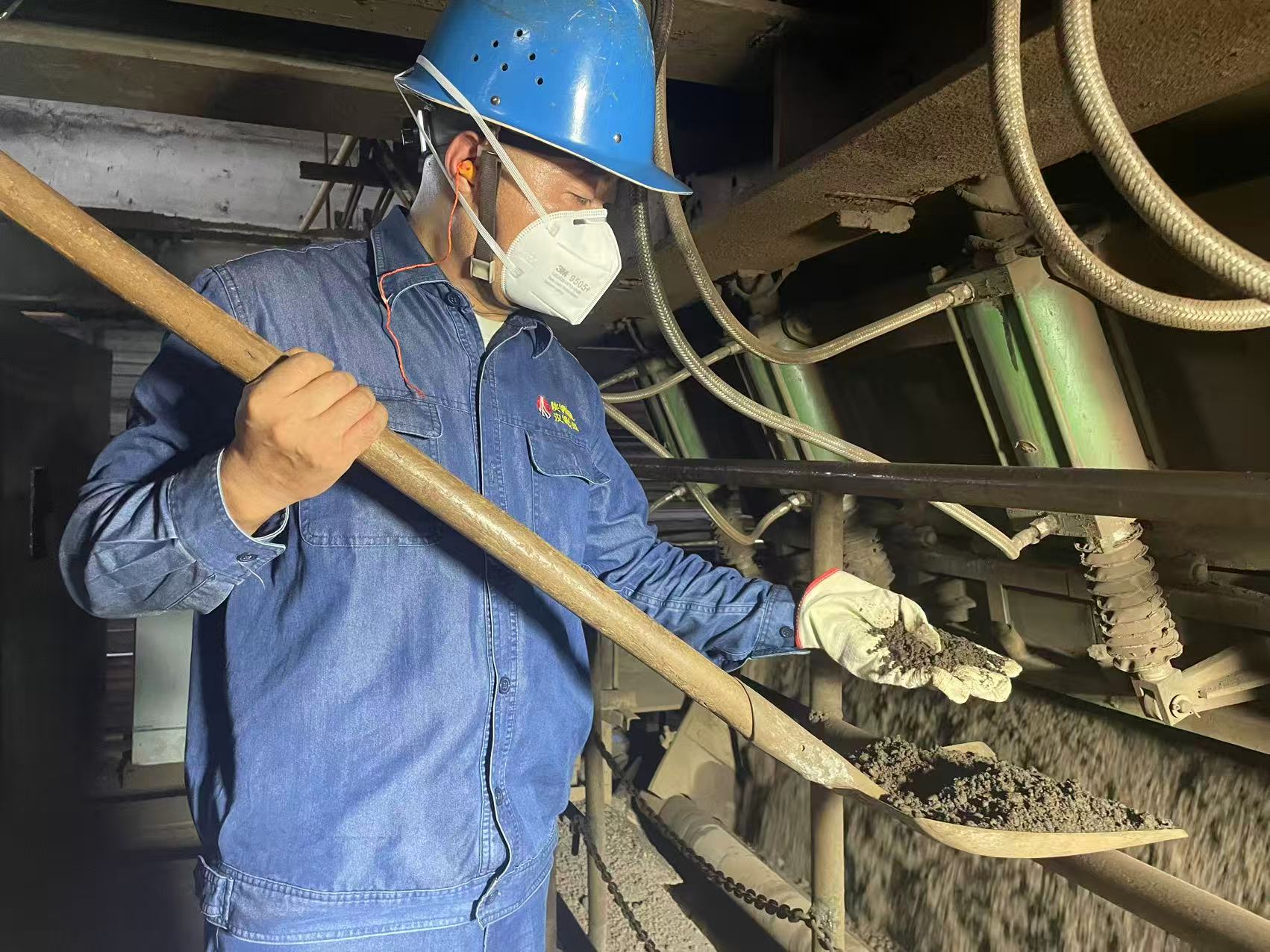 军装变工装 且看他的华丽转身 军装变工装 且看他的华丽转身