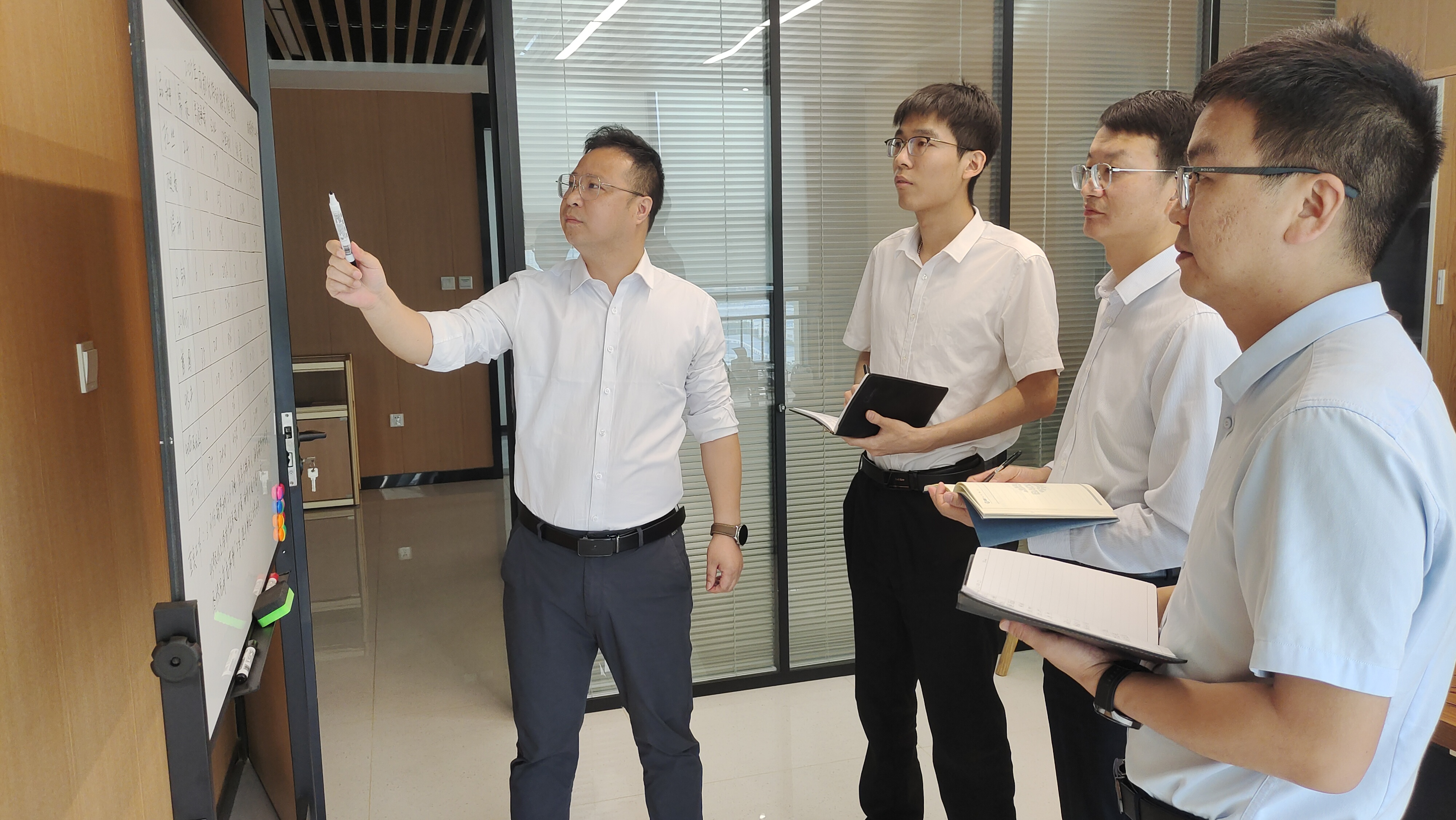 以市场为驱动,以客户为中心,拓市突围赋能转型发展 以市场为驱动,以客户为中心,拓市突围赋能转型发展