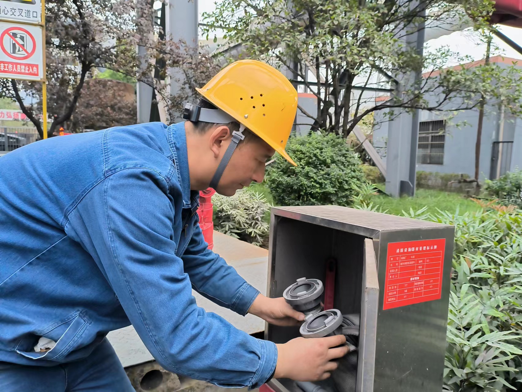 立秋钢城不降温:他们在千度炉火前淬炼担当 立秋钢城不降温:他们在千度炉火前淬炼担当