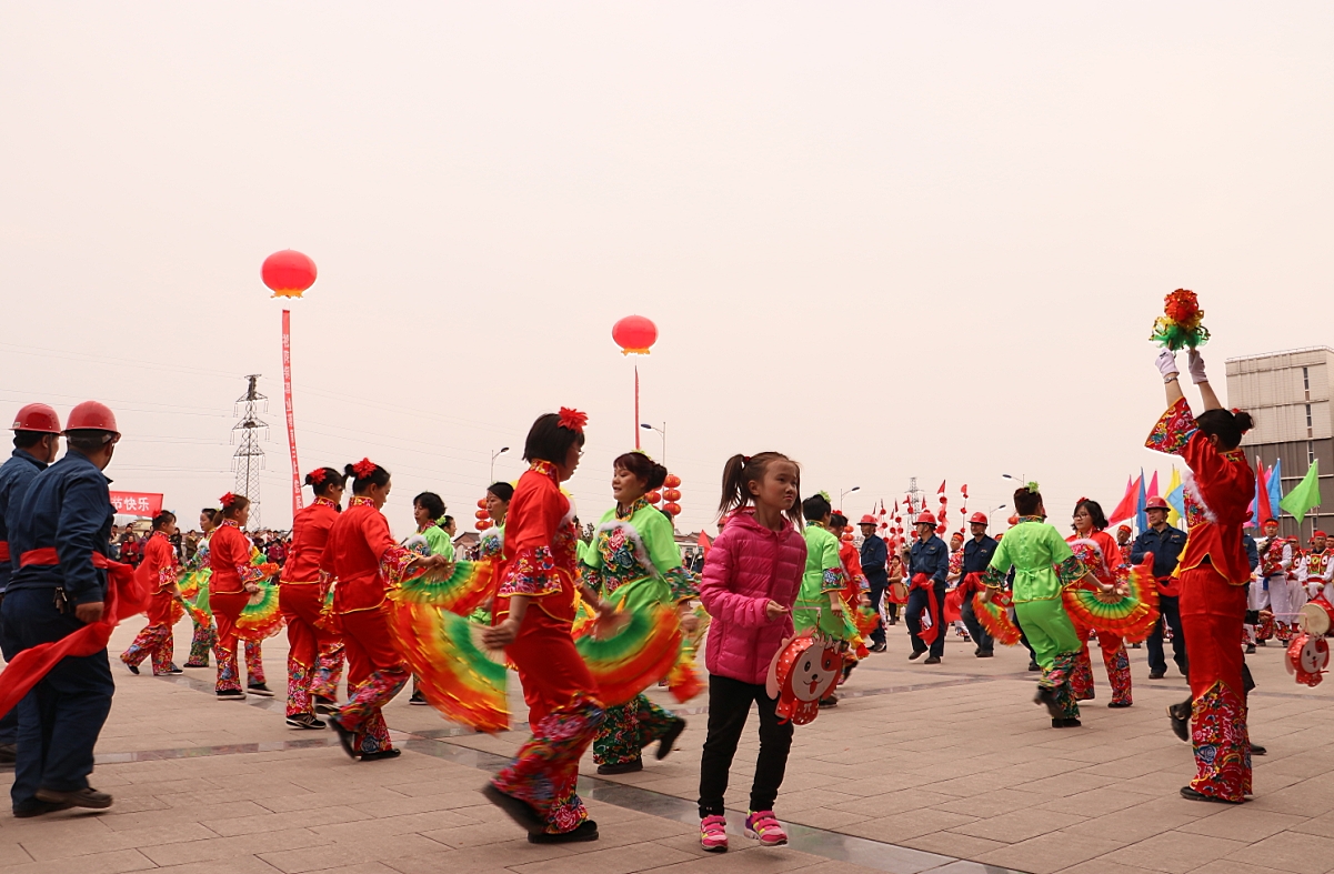 锣鼓秧歌闹元宵 ——汉钢公司举行“活力汉钢·喜闹元宵”系列活动 锣鼓秧歌闹元宵 ——汉钢公司举行“活力汉钢·喜闹元宵”系列活动