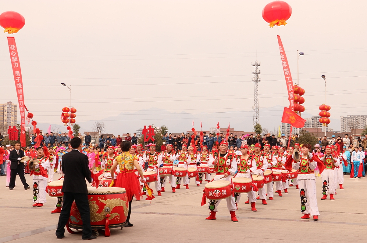 锣鼓秧歌闹元宵 ——汉钢公司举行“活力汉钢·喜闹元宵”系列活动 锣鼓秧歌闹元宵 ——汉钢公司举行“活力汉钢·喜闹元宵”系列活动