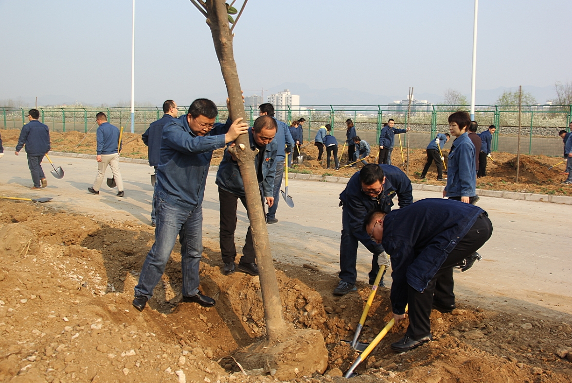 汉钢公司掀起“美丽汉钢,你我共创”扩绿行动 汉钢公司掀起“美丽汉钢,你我共创”扩绿行动