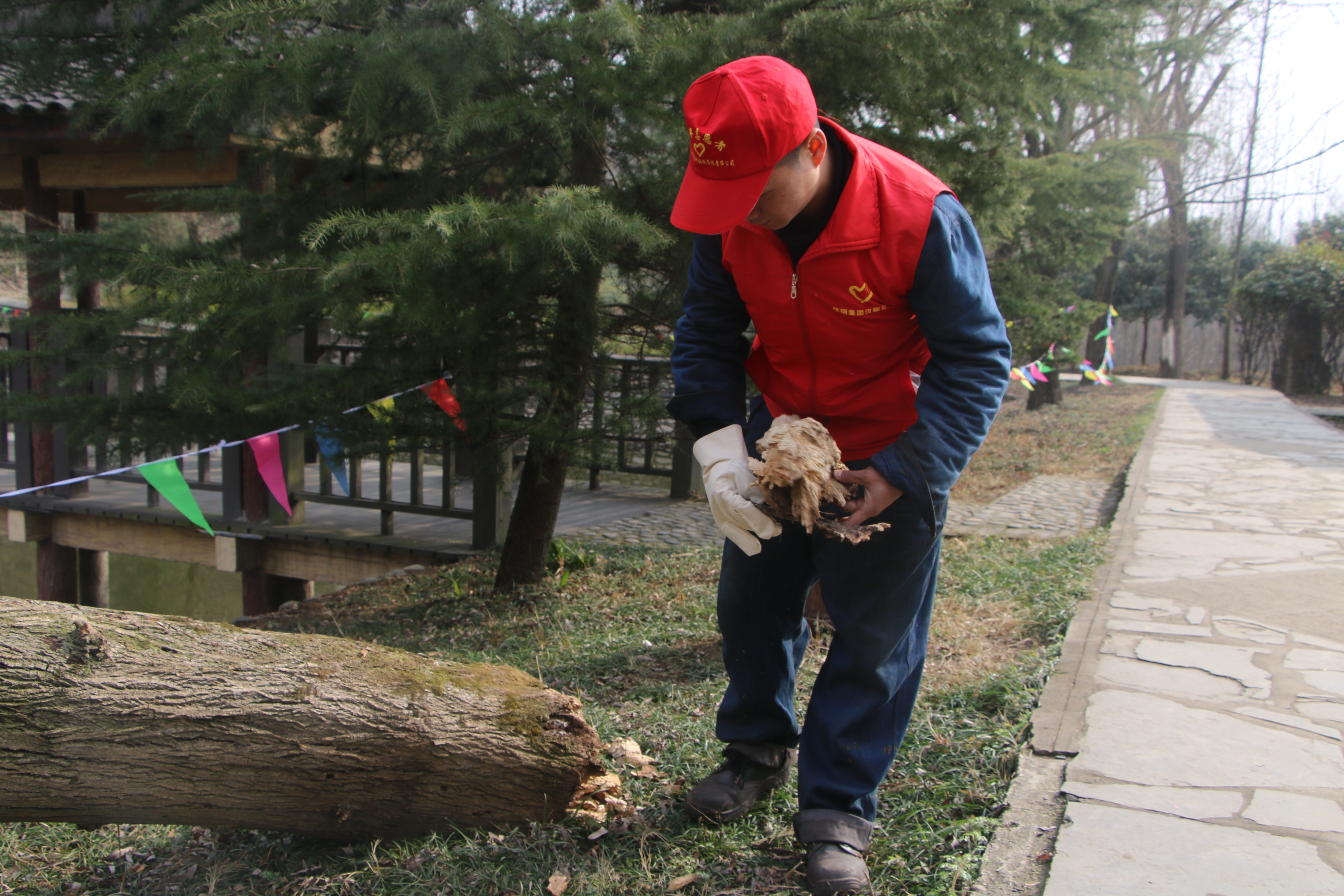 【团情动态】炼铁厂团委组织学雷锋 “我们都是环保小卫士”志愿活动