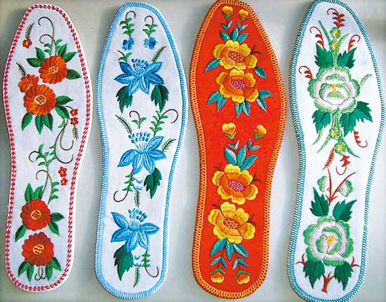 【钢城文苑】母亲的鞋垫 【钢城文苑】母亲的鞋垫