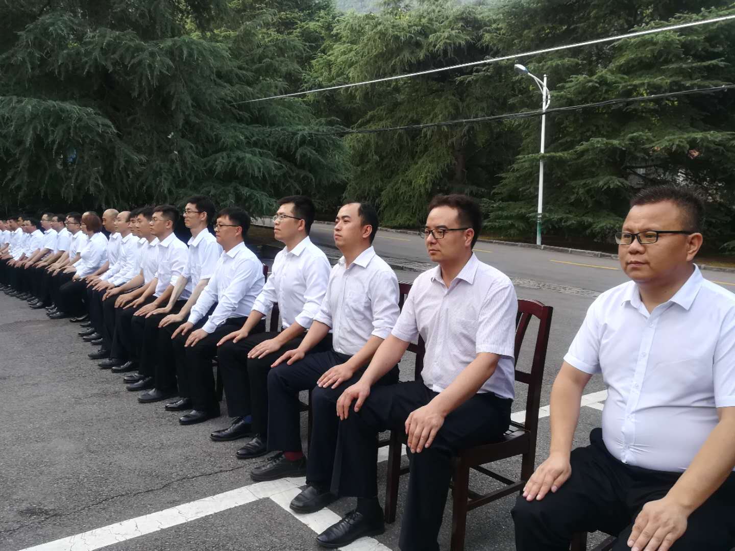 【基层动态】汉钢公司青干班用职业标准动作展示团队风采 【基层动态】汉钢公司青干班用职业标准动作展示团队风采