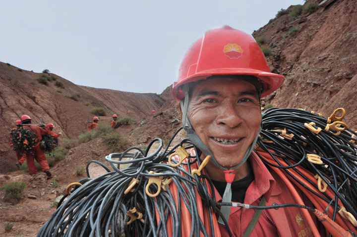 【钢城文苑】烈日下的劳动者 【钢城文苑】烈日下的劳动者