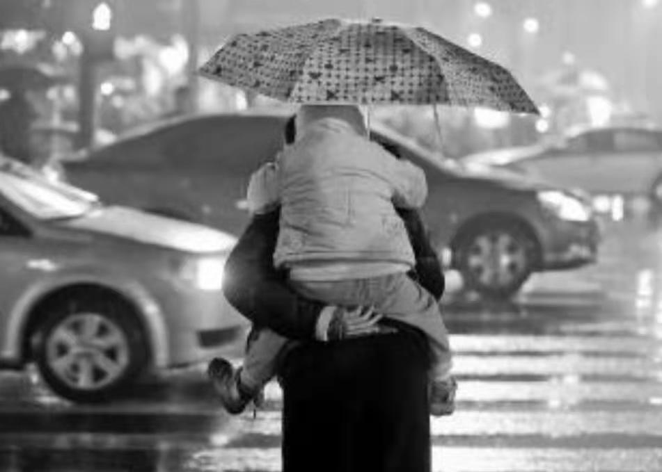 【钢城文苑】母亲的背 【钢城文苑】母亲的背