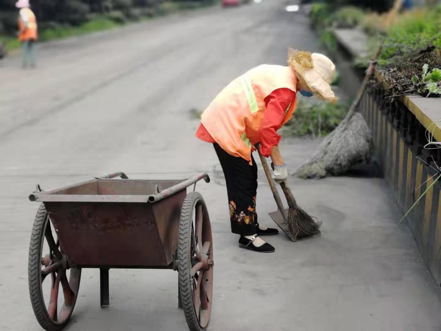 【钢城文苑】最简单的劳动,最美的身影 【钢城文苑】最简单的劳动,最美的身影