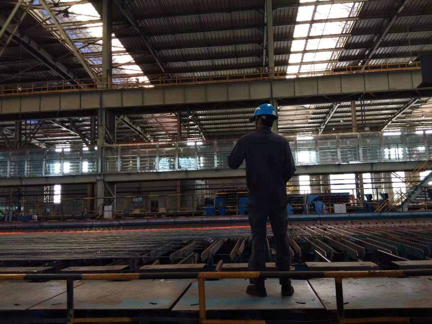 【钢城文苑】小人物    大情怀