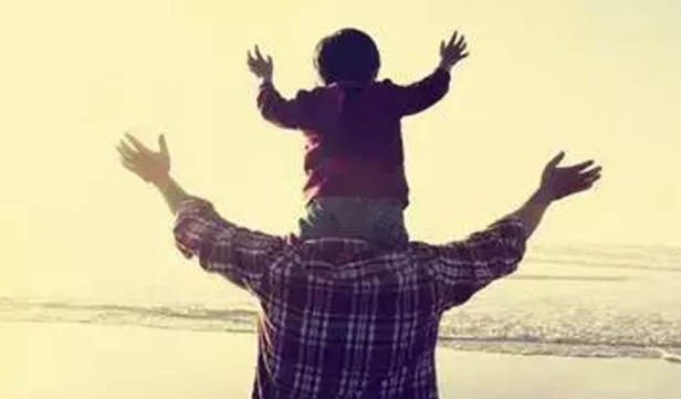 【钢城文苑】父亲的肩膀 【钢城文苑】父亲的肩膀